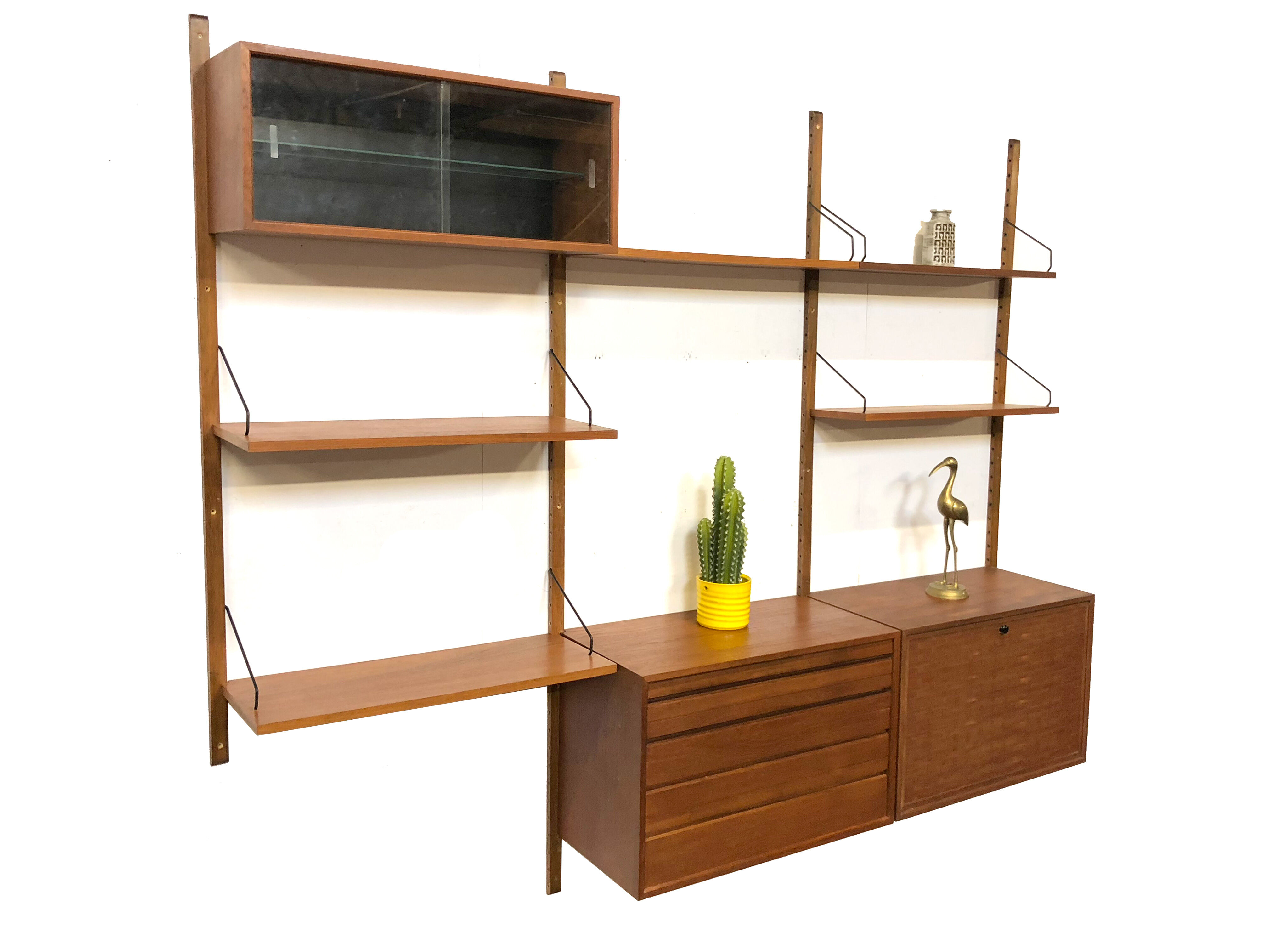 Poul Cadovius royal system