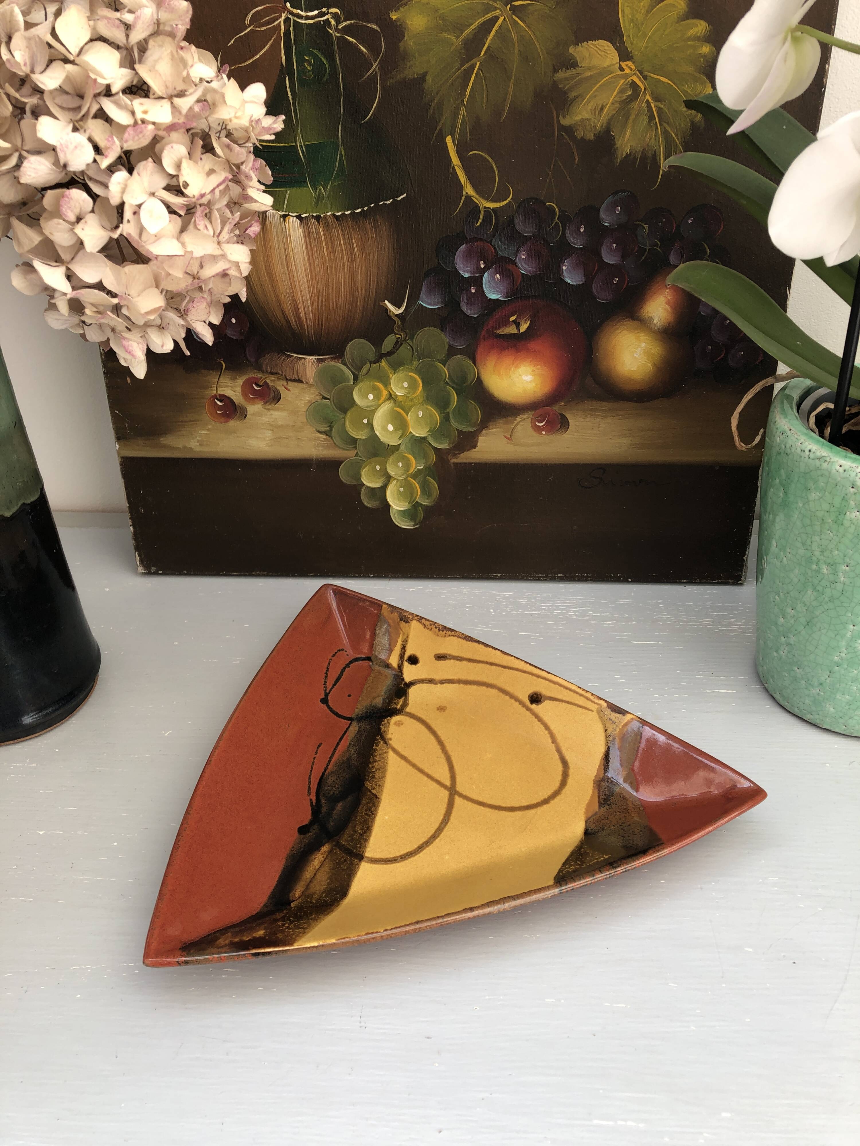 Ceramic pocket emptying dish