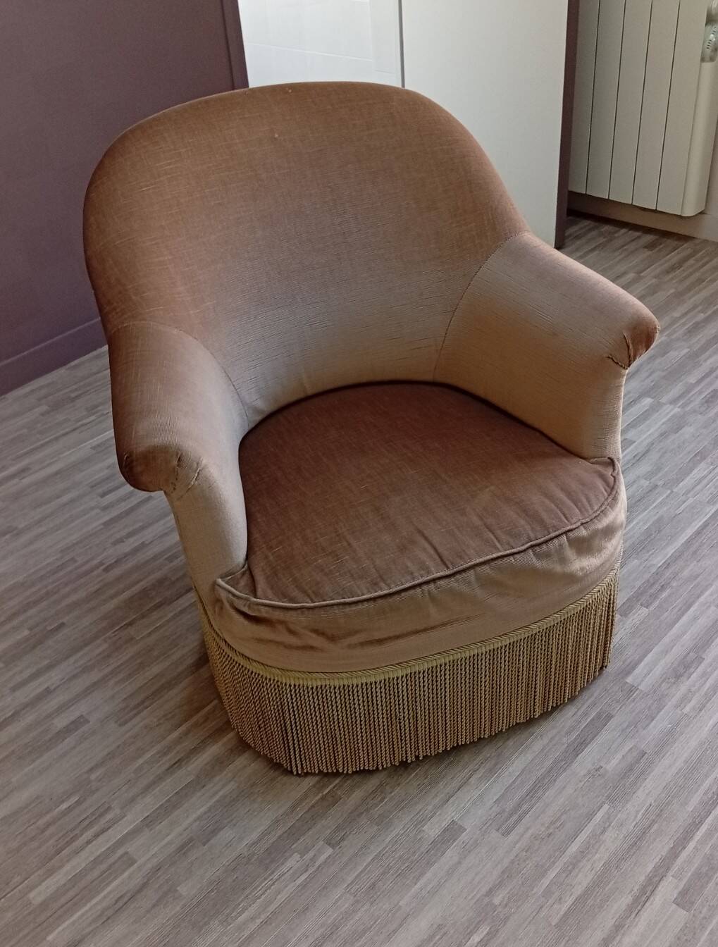 Beige velvet crapaud armchair with fringes in contemporary style from 1950-80.