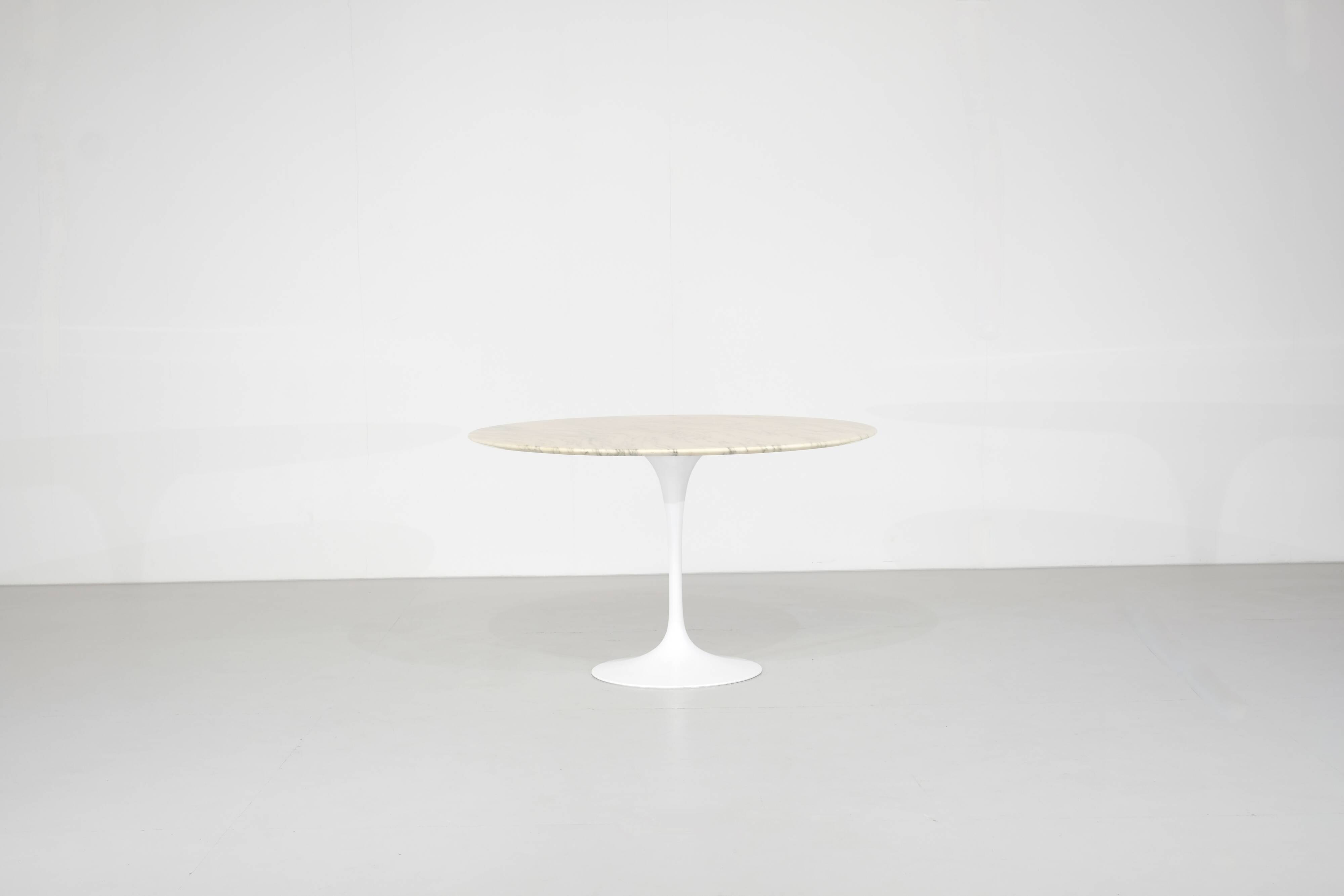 Dining table "Tulip" by Eero Saarinen for Knoll International - 1960s