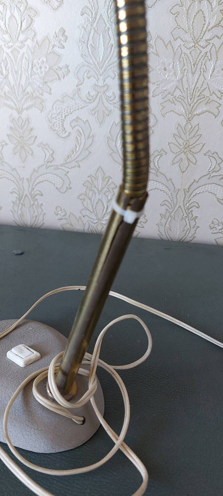 Desk lamp