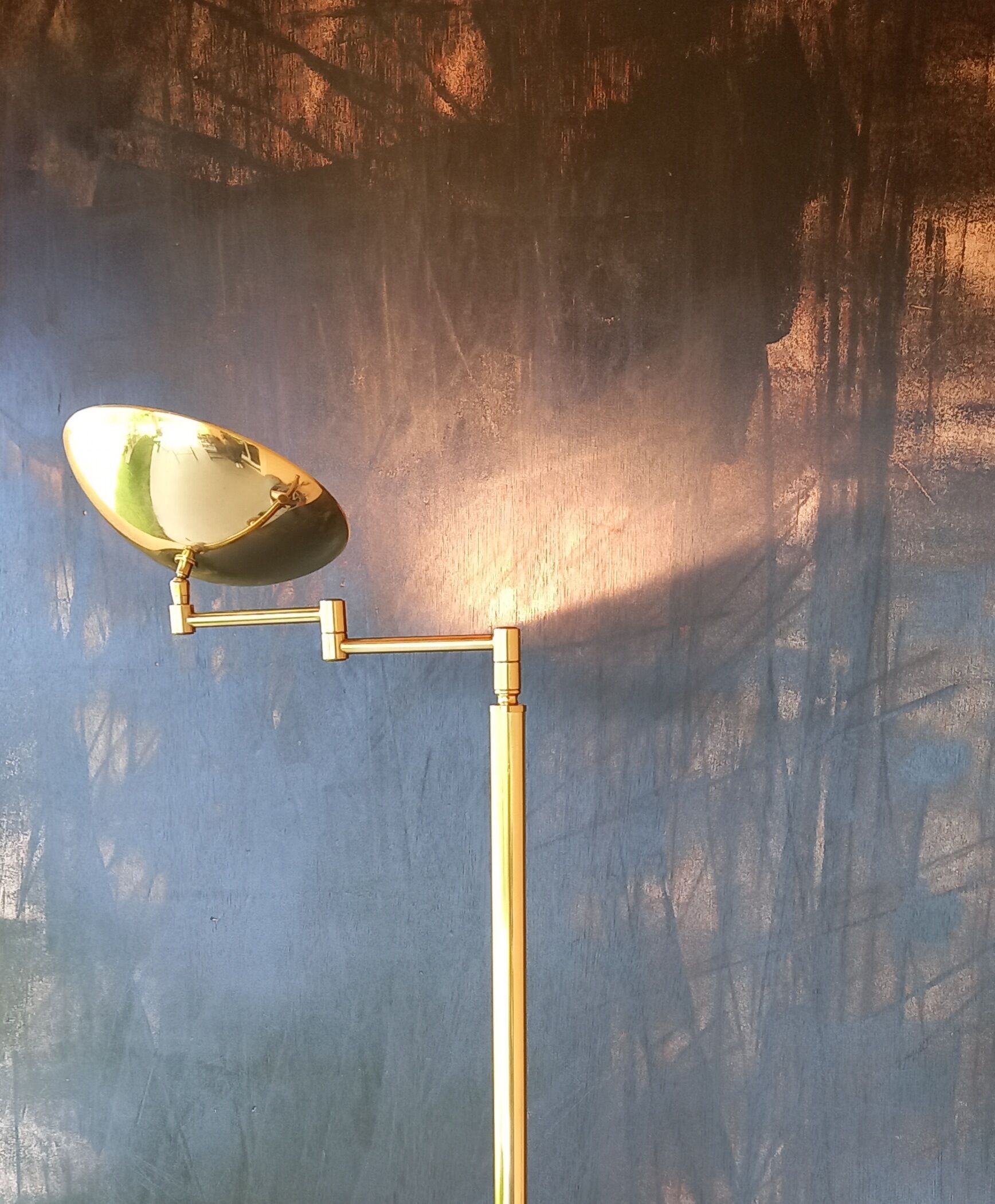 Floor lamp articulated