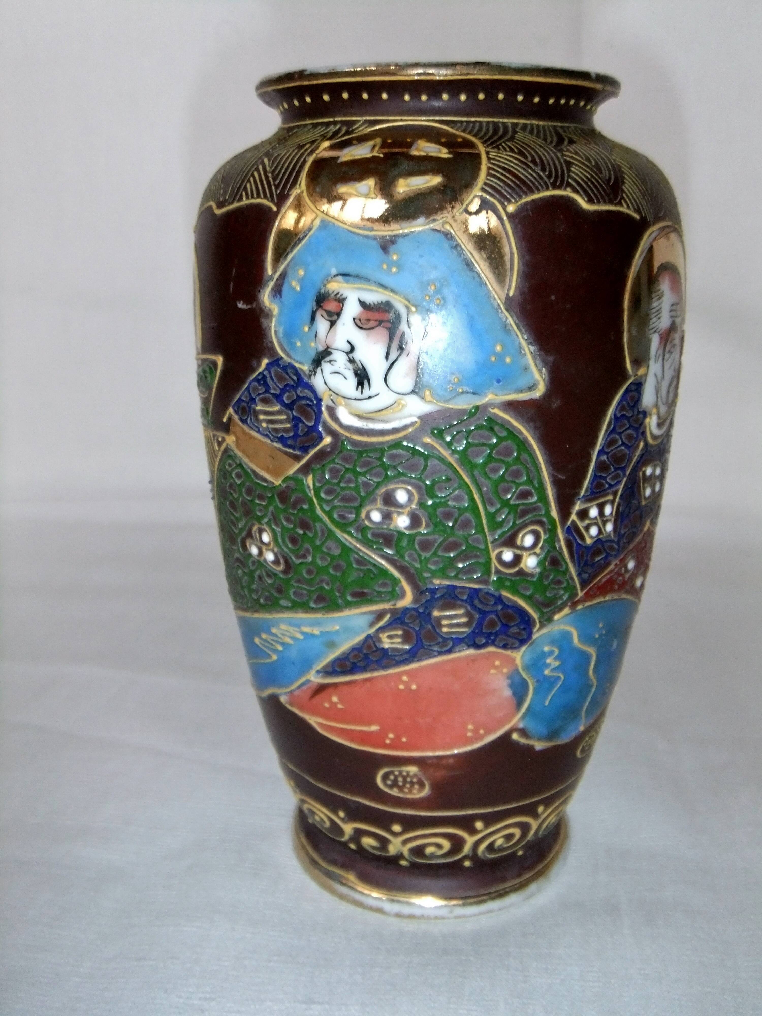 Vase of Japan Satsuma enamelled signature red stamp porcelain