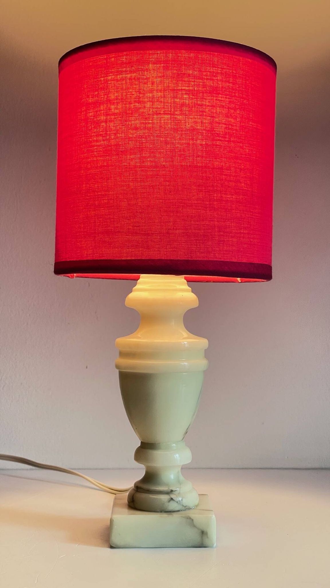 Lampe marbre et tissu fuchsia vintage