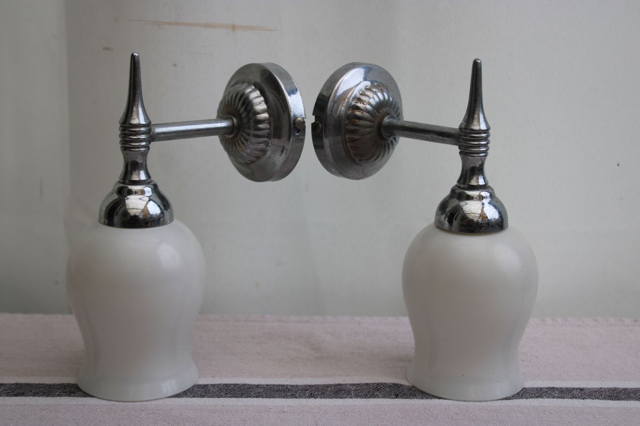 Pair of porcelain wall lamps