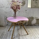 Table basse vintage en rotin rose