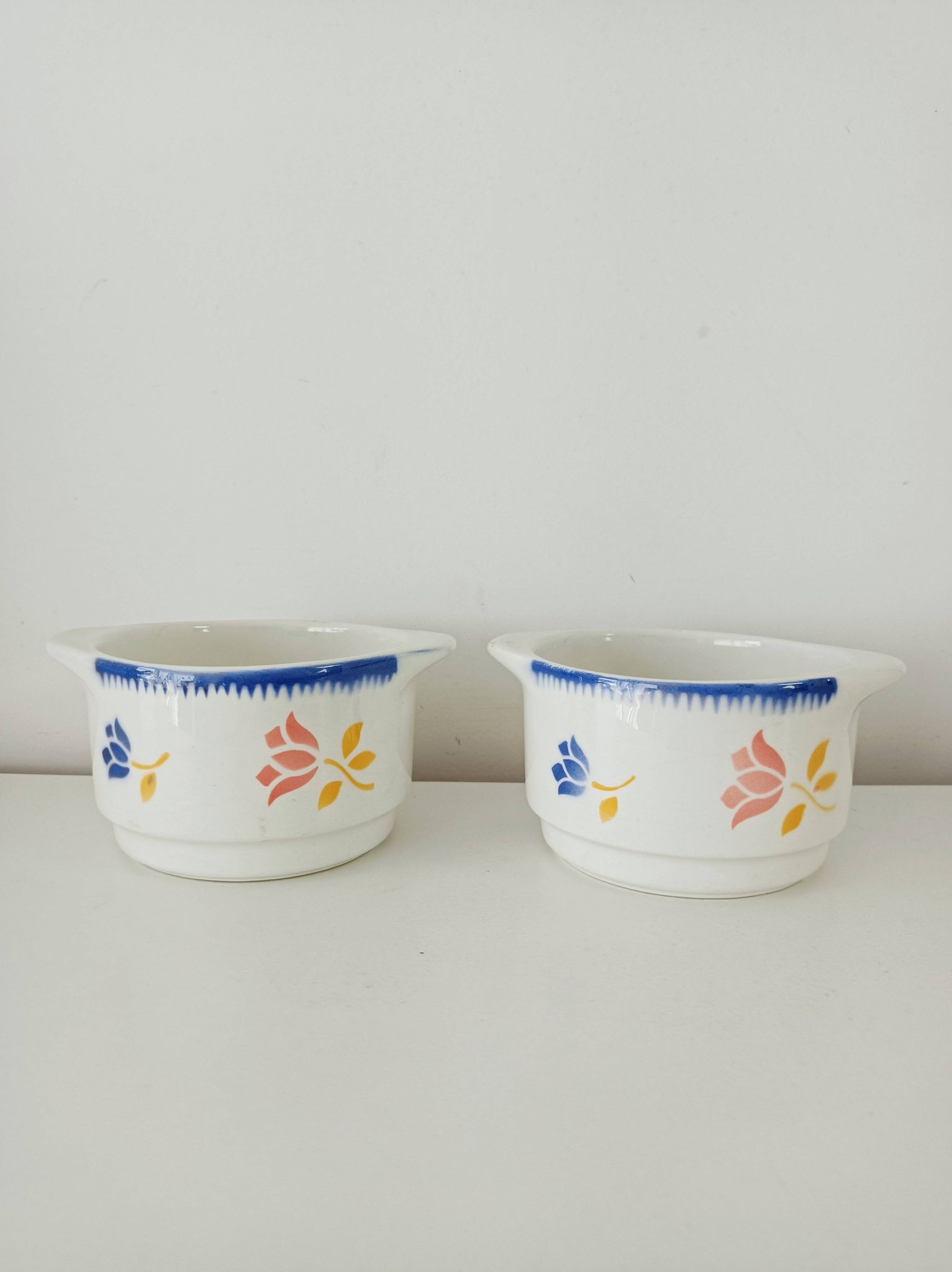 Set of 2 small floral ear bowls