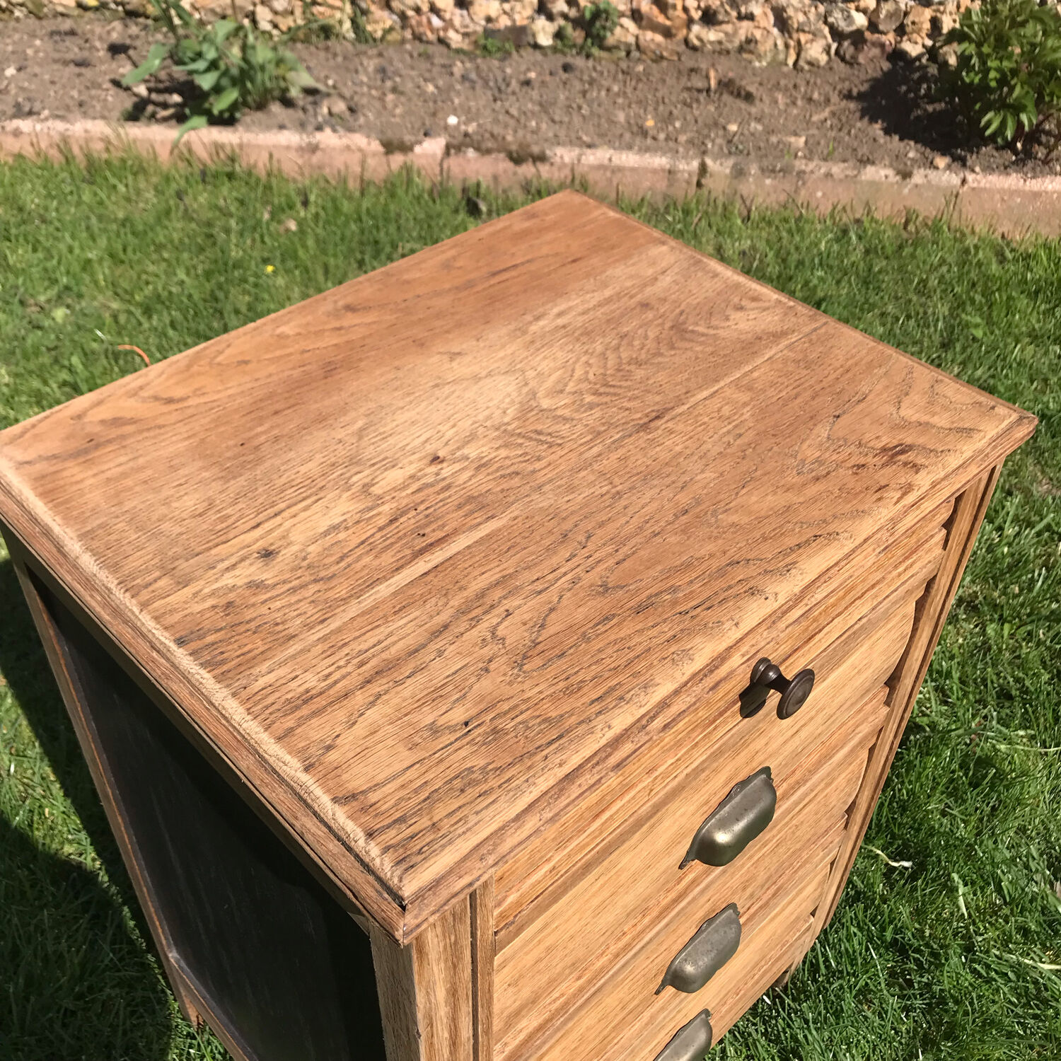 Oak cabinet with 4 drawers