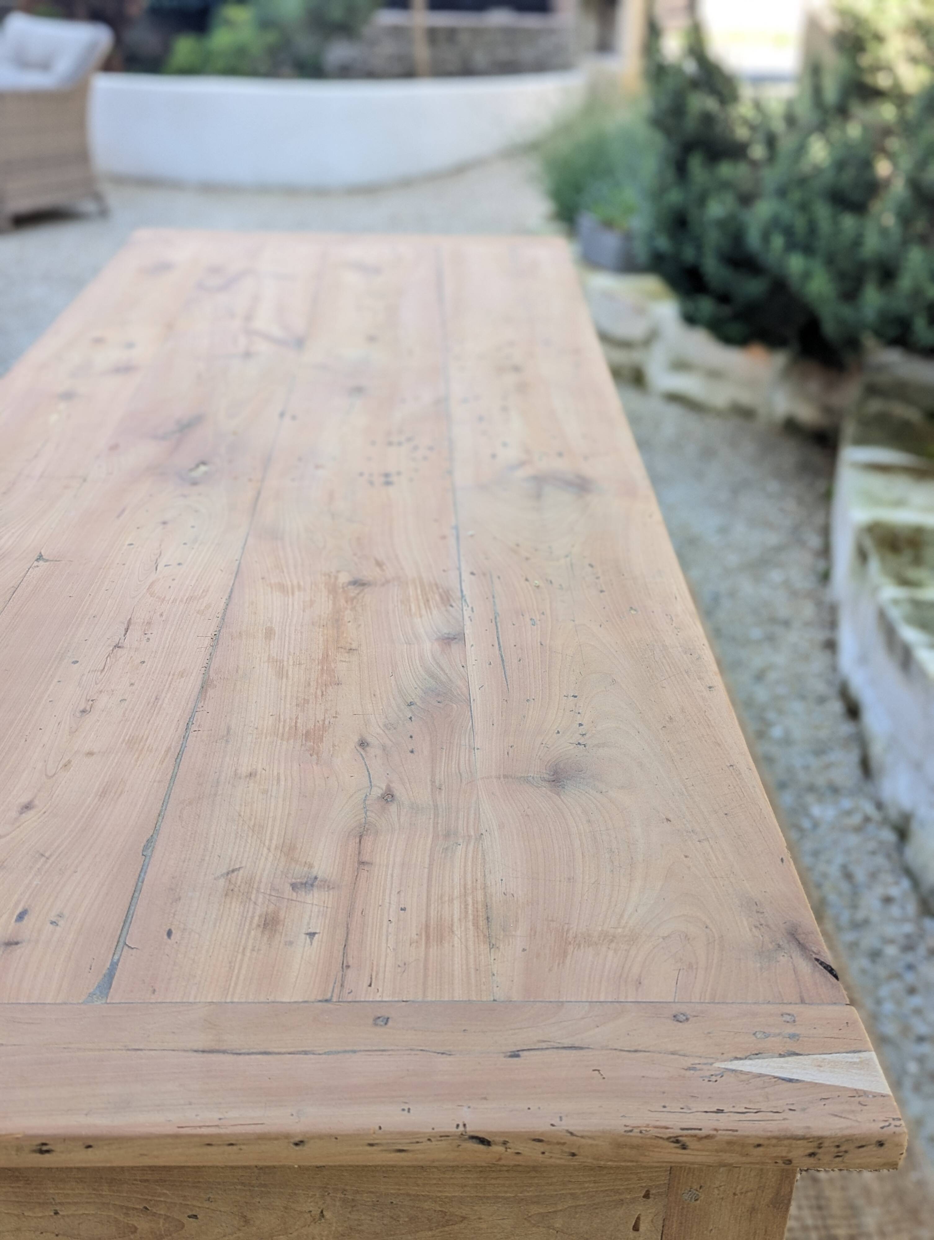 Farm table