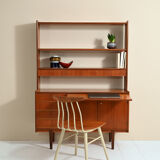 Bookcase with pull-out shelf