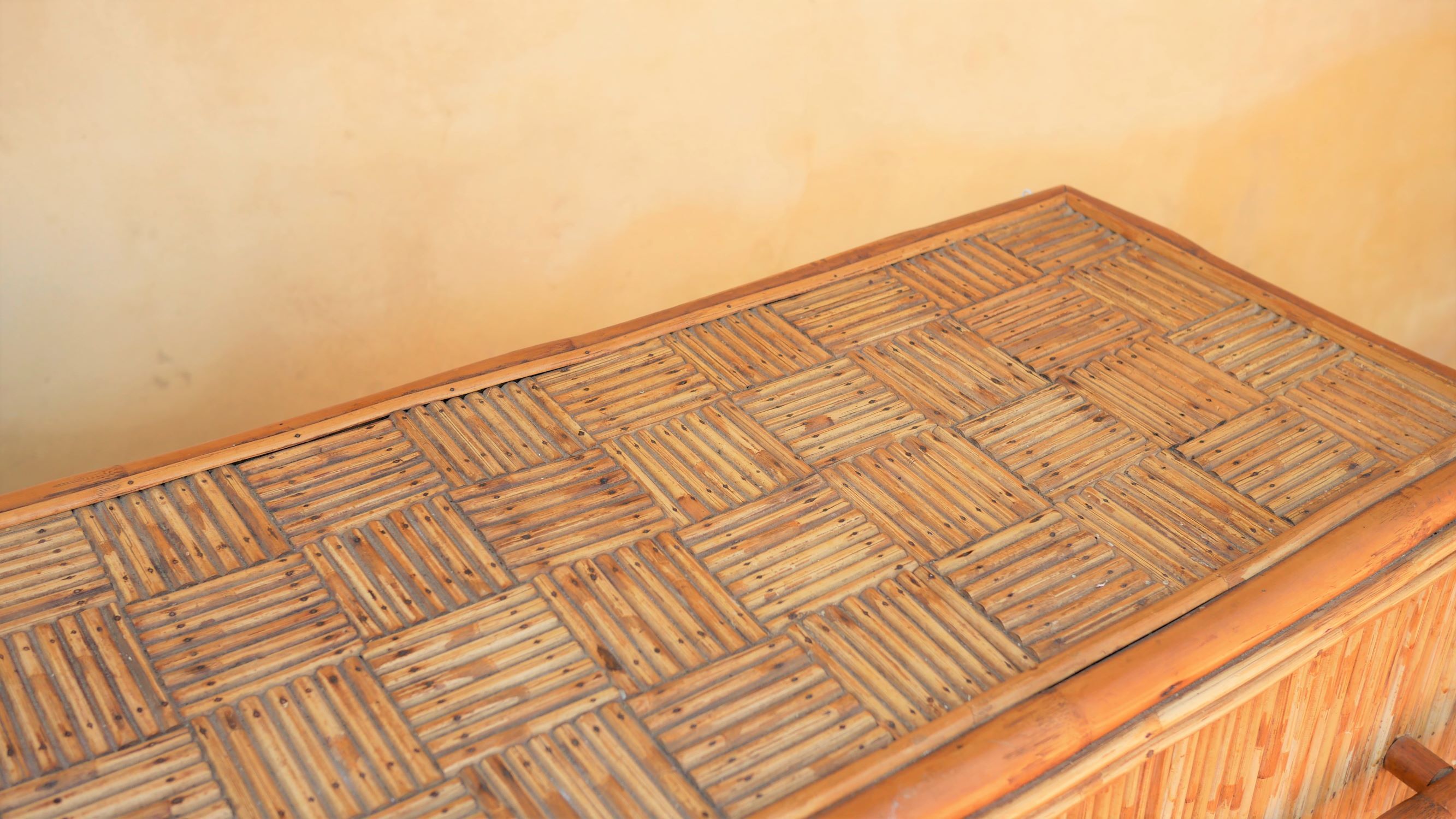 Rattan bar with 3 vintage stools