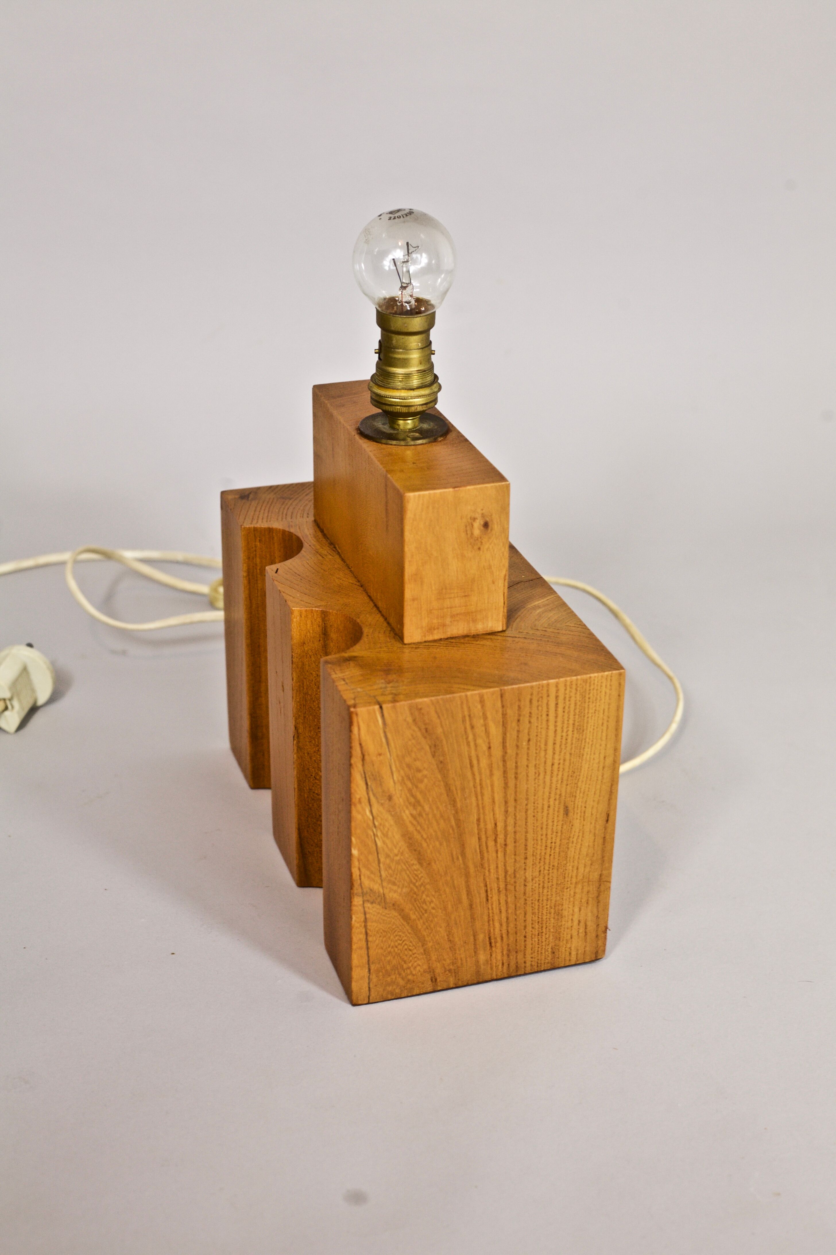 Constructivist wooden lamp edited by the House renewed circa 1970