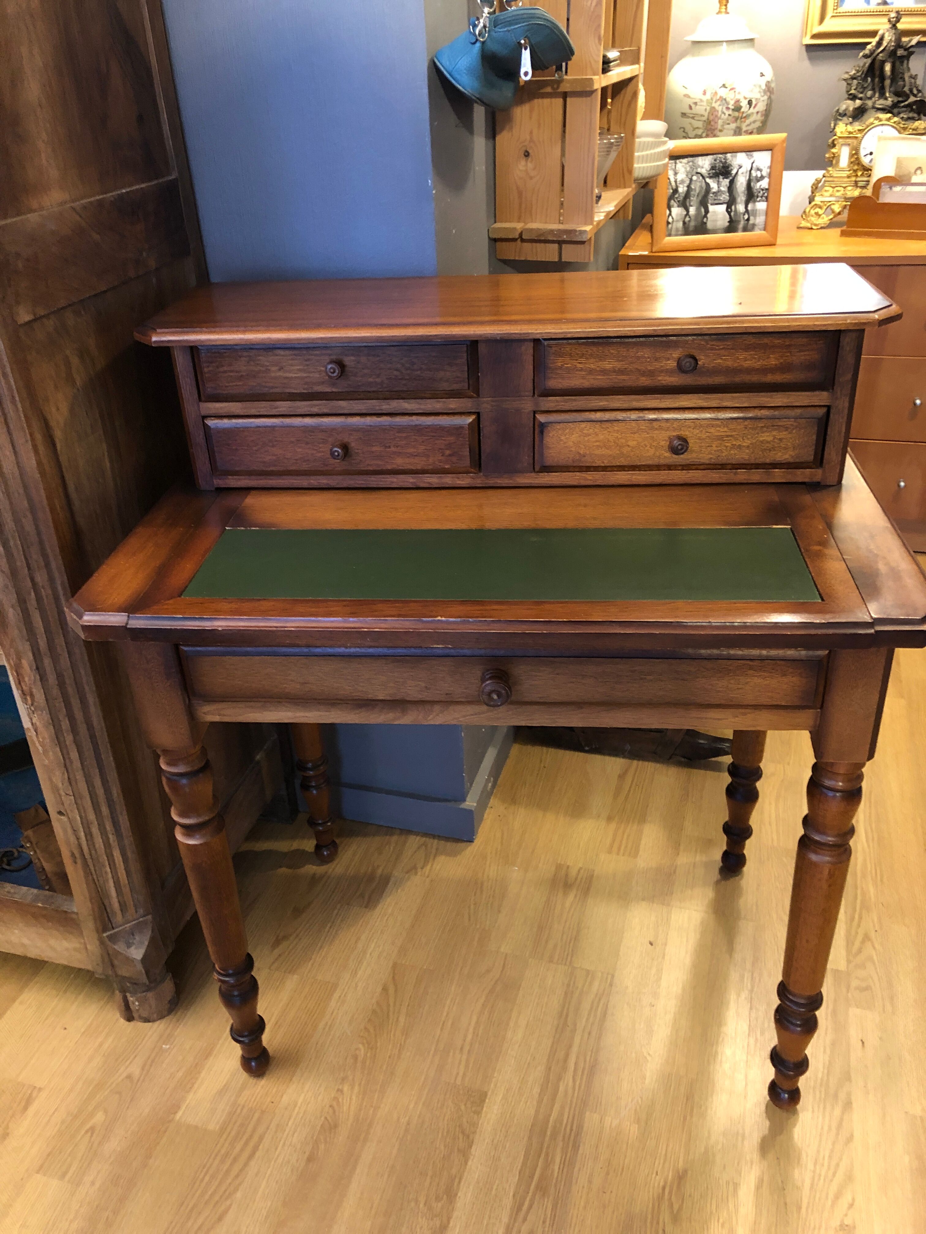 Louis Philippe office with financial