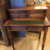 Louis Philippe office with financial