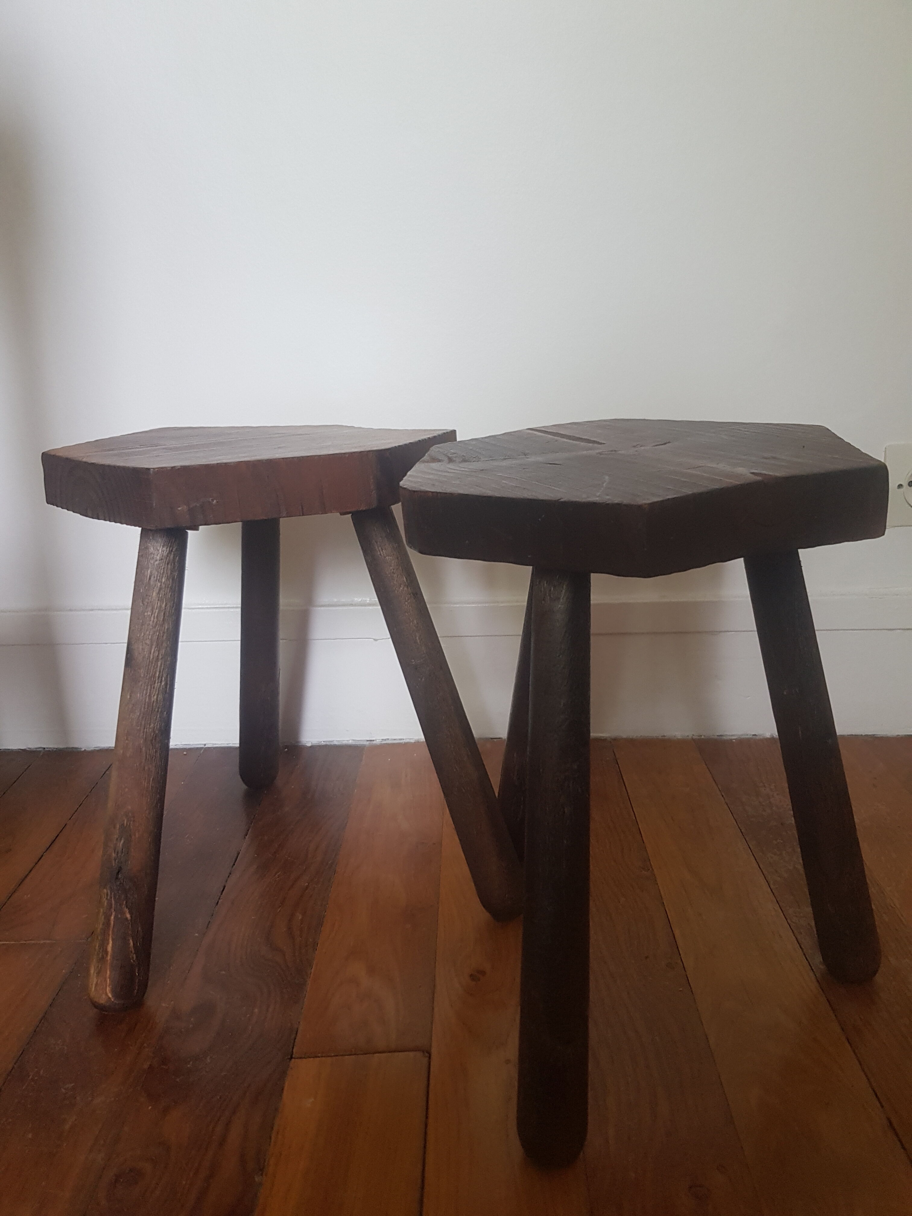 Set of 2 tripod stools