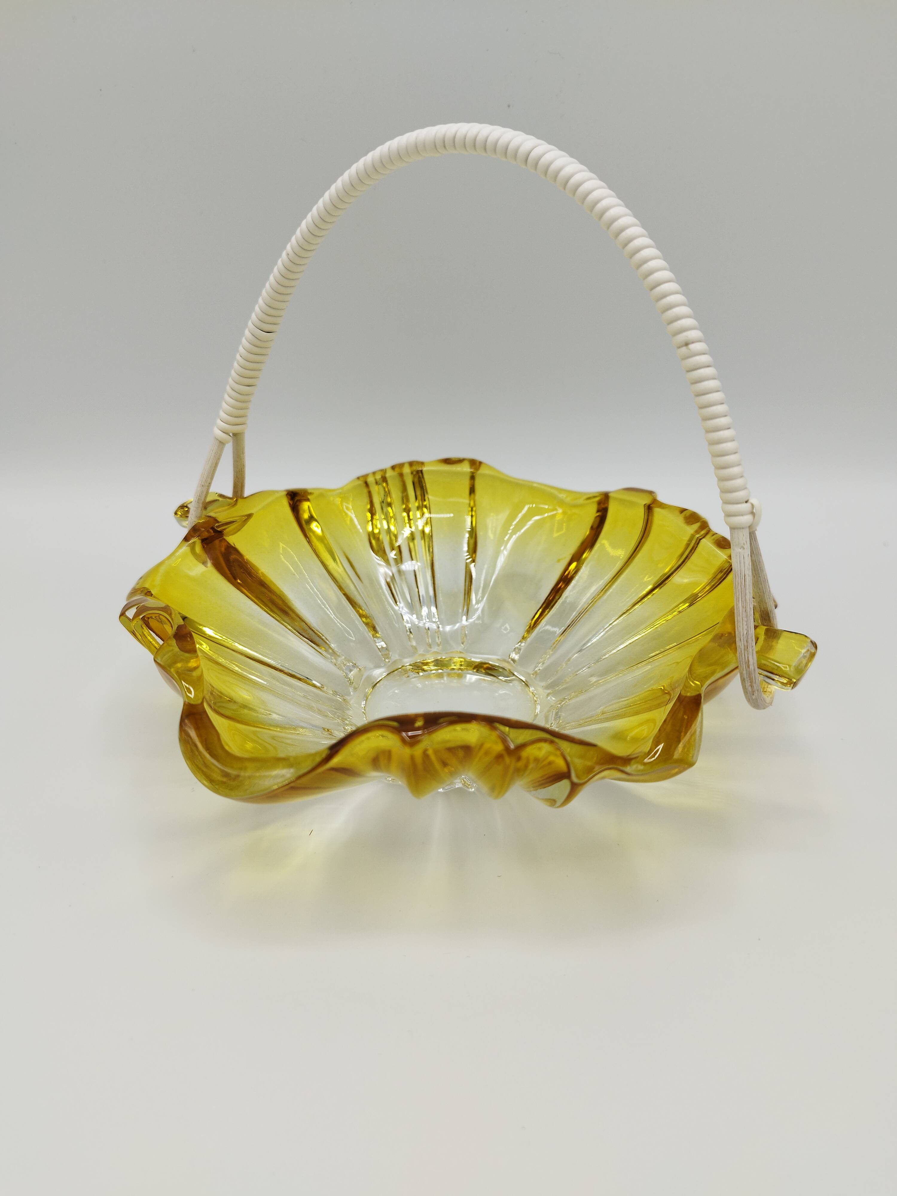 Vintage amber glass pocket basket with scoubidou handle – 1960s