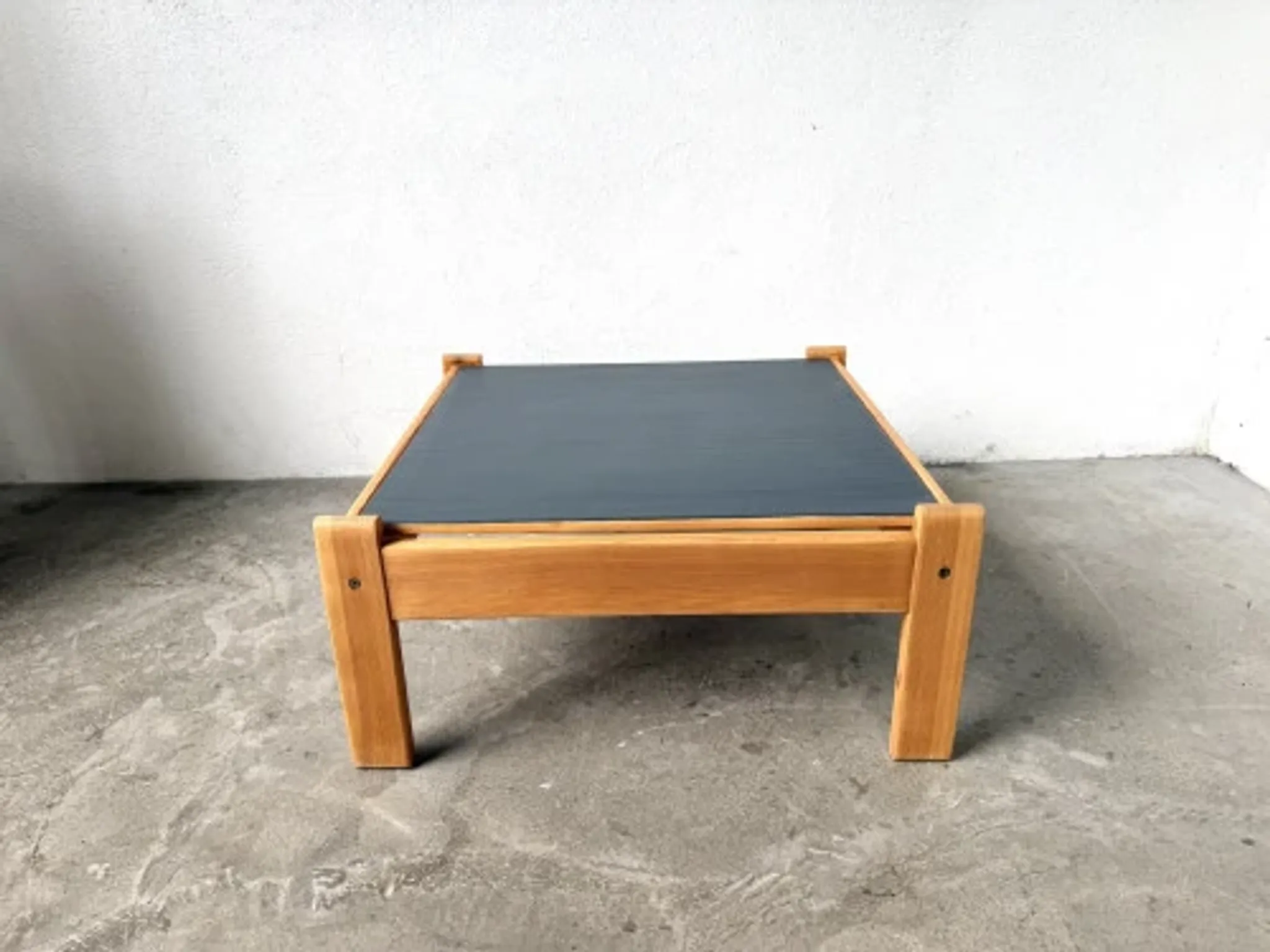 Modernist coffee table in solid pine with a reversible top, 1970s.