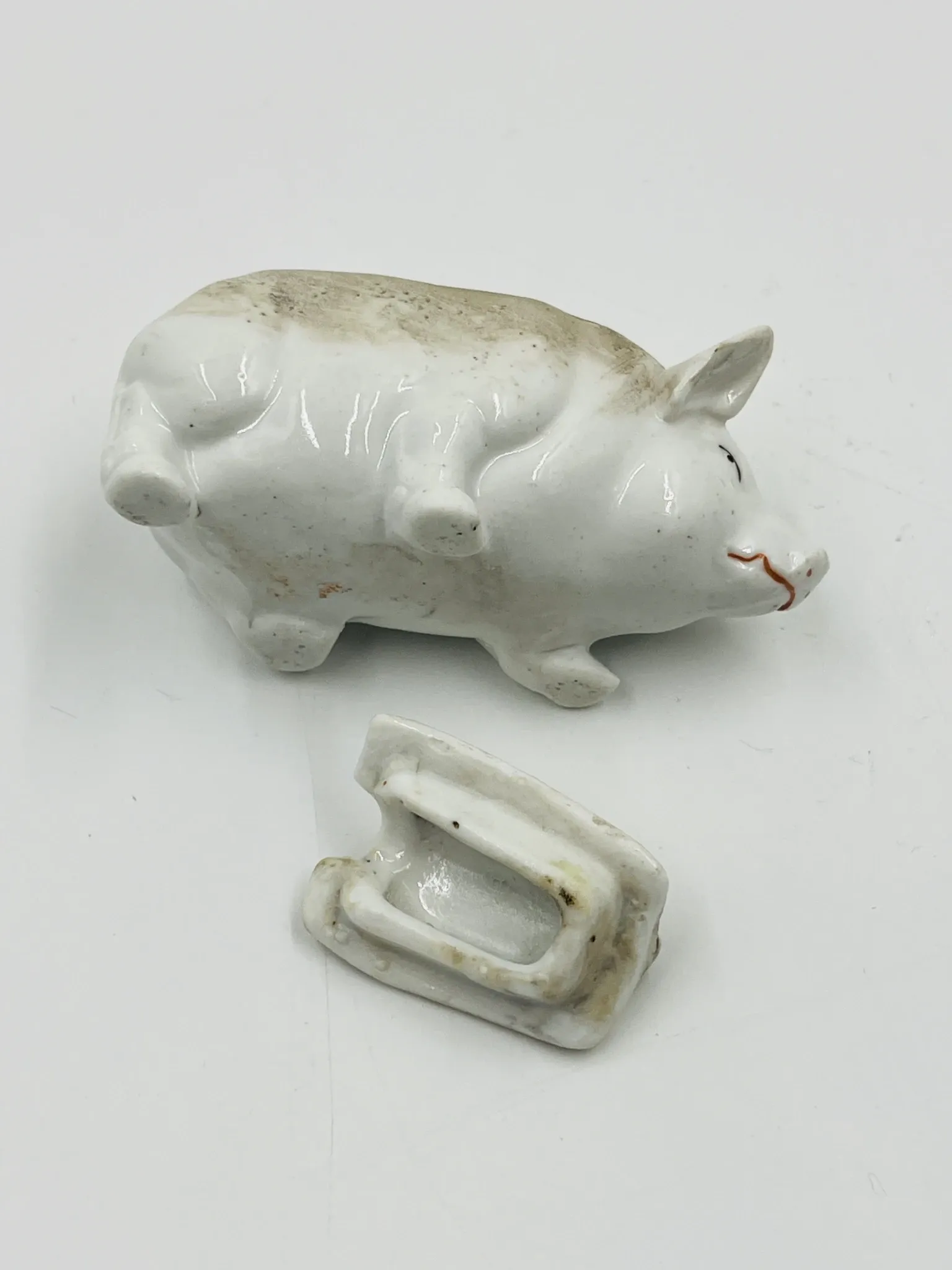 Vintage mustard pot in porcelain shaped like a pig.