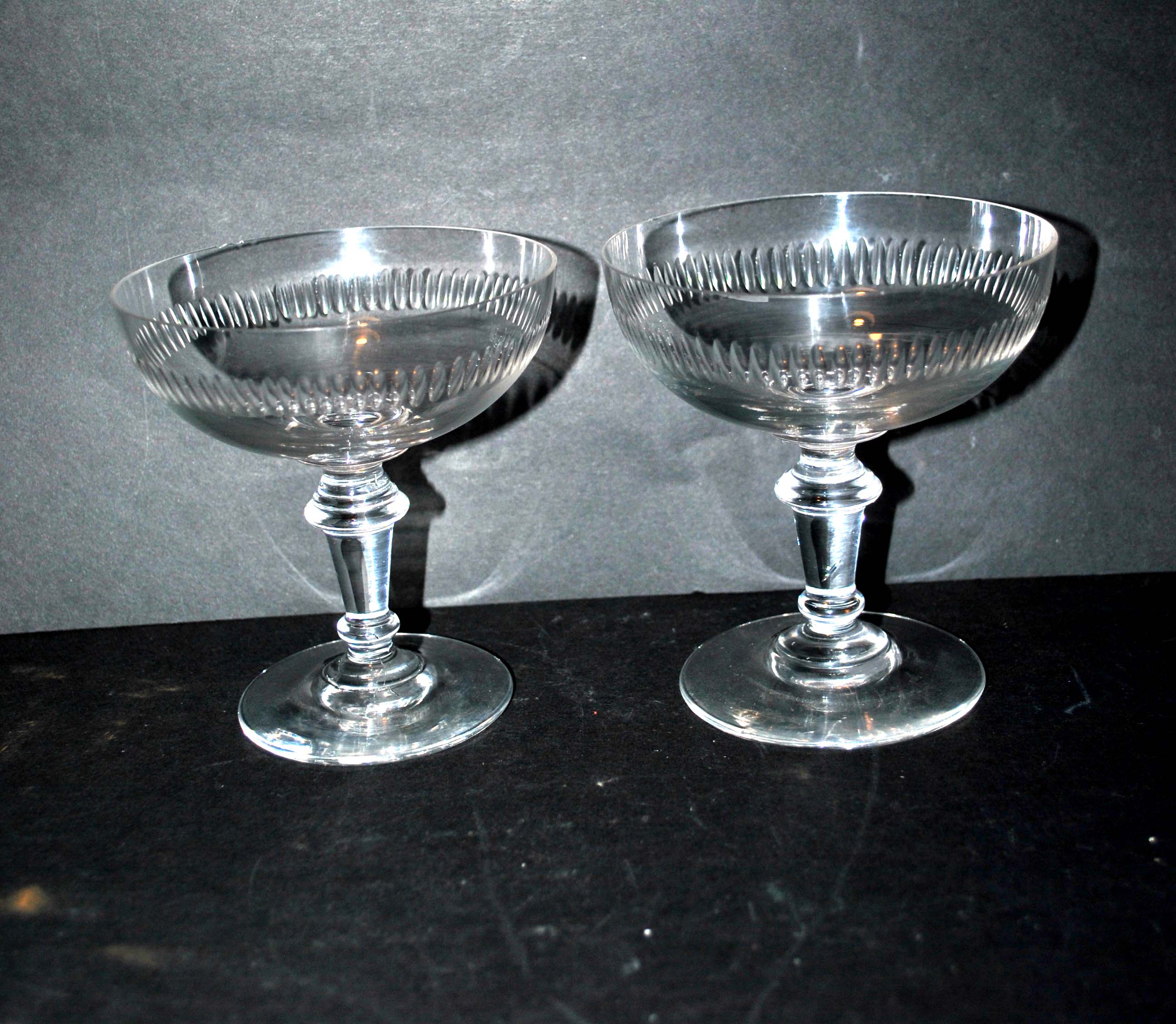 Set of 2 antique champagne glasses in cut crystal 1900 frieze Oves 11cm