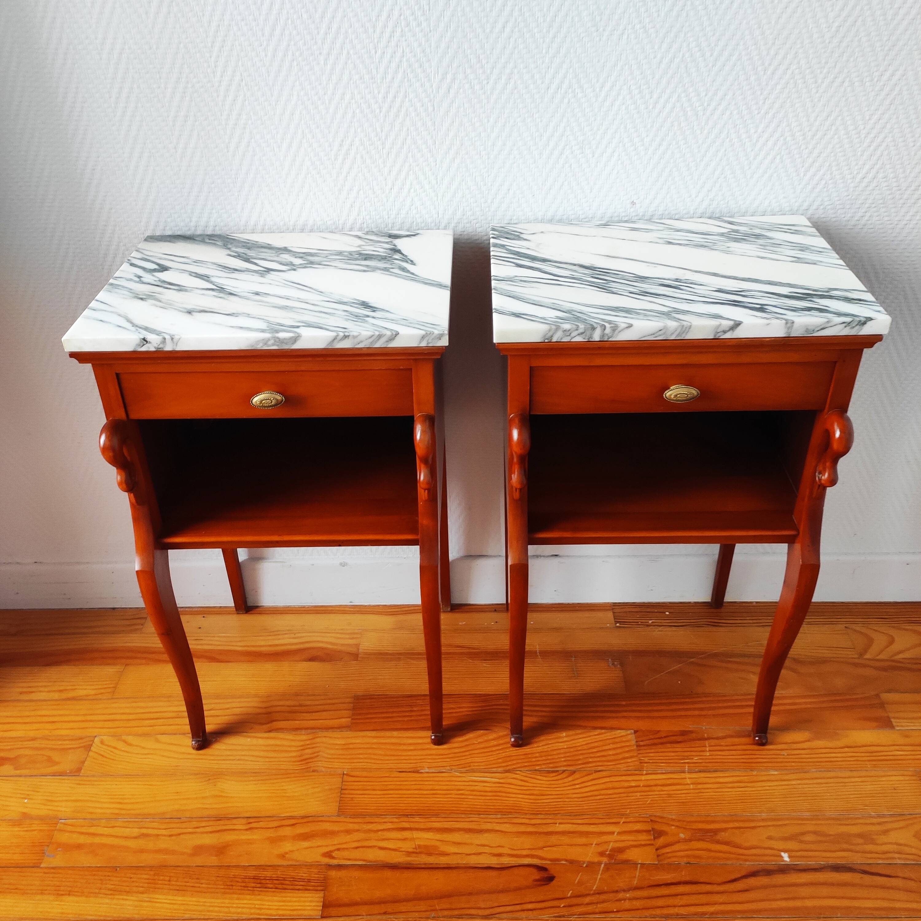 Paire de tables de chevet