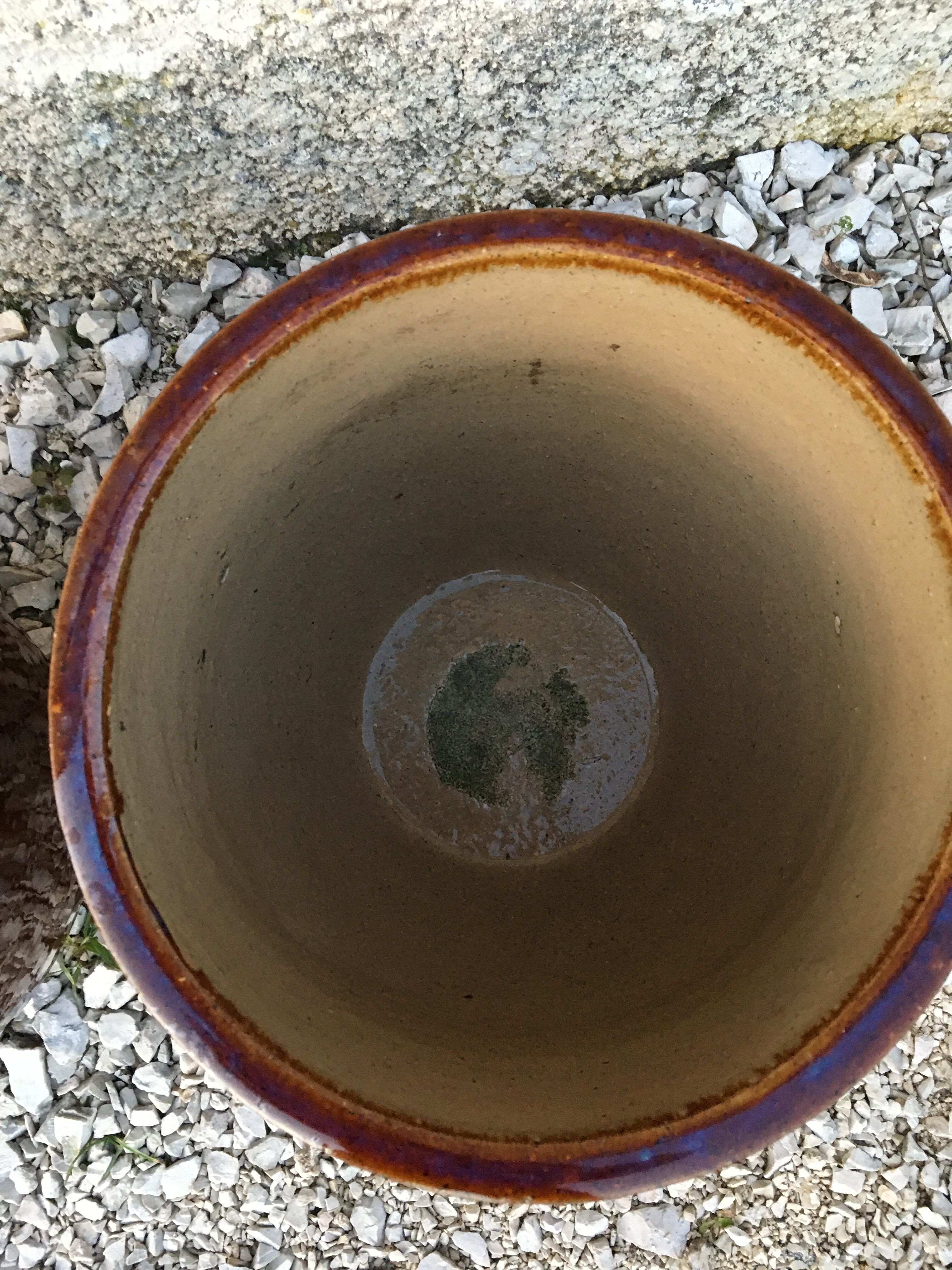 Lot of two enamelled jars