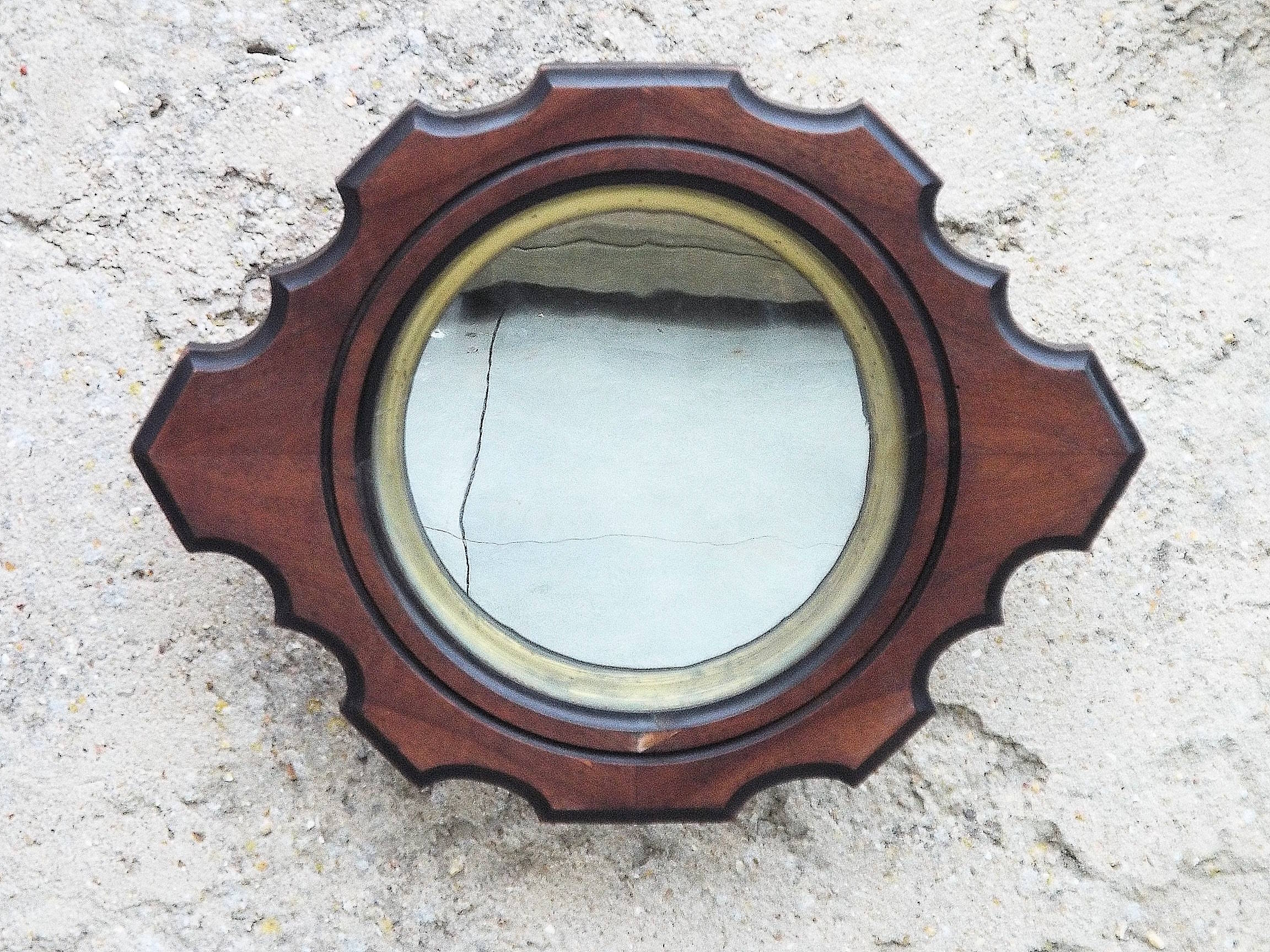 Round mirror