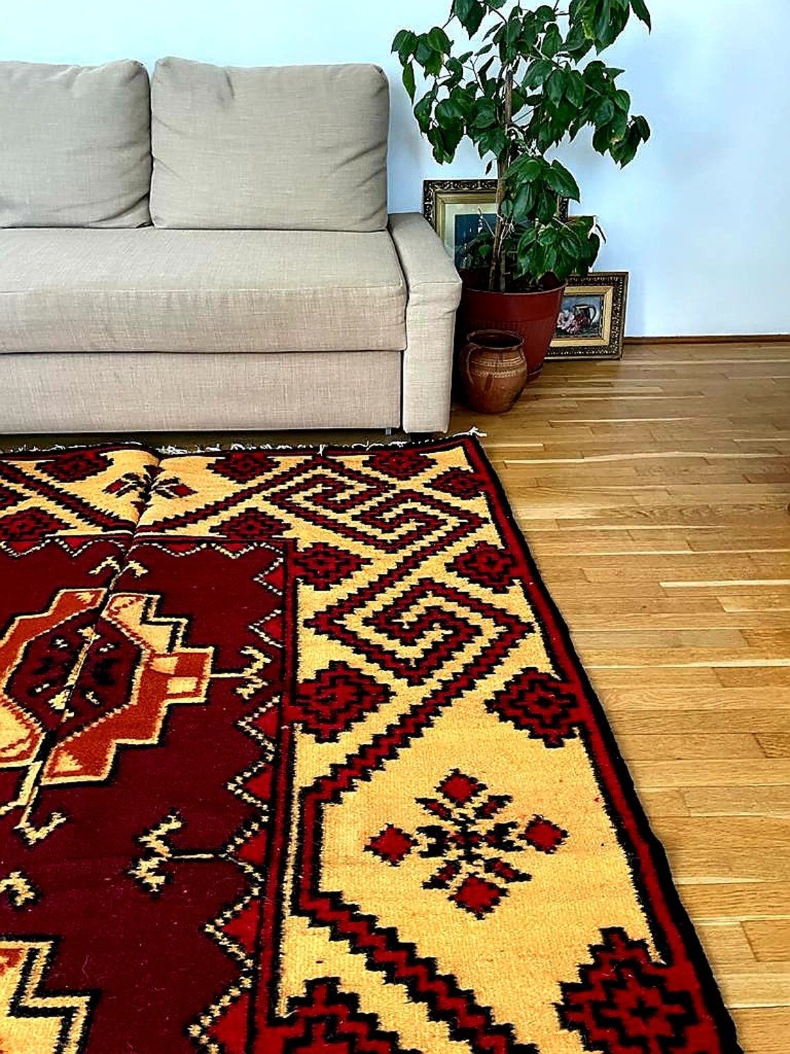 Tapis roumain tissé à la main en laine design géométrique marron et jaune 246x163cm