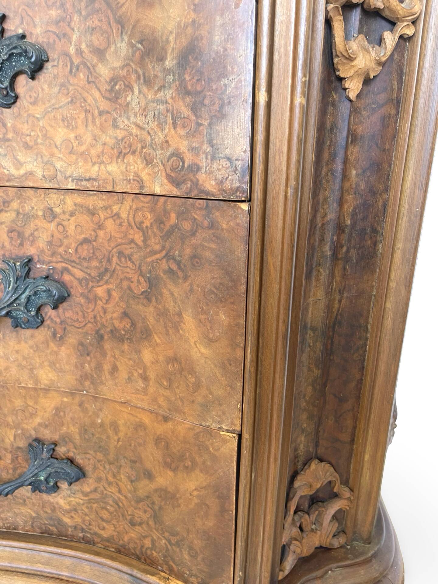 Elegant Italian Louis XV style commode, circa 1940.