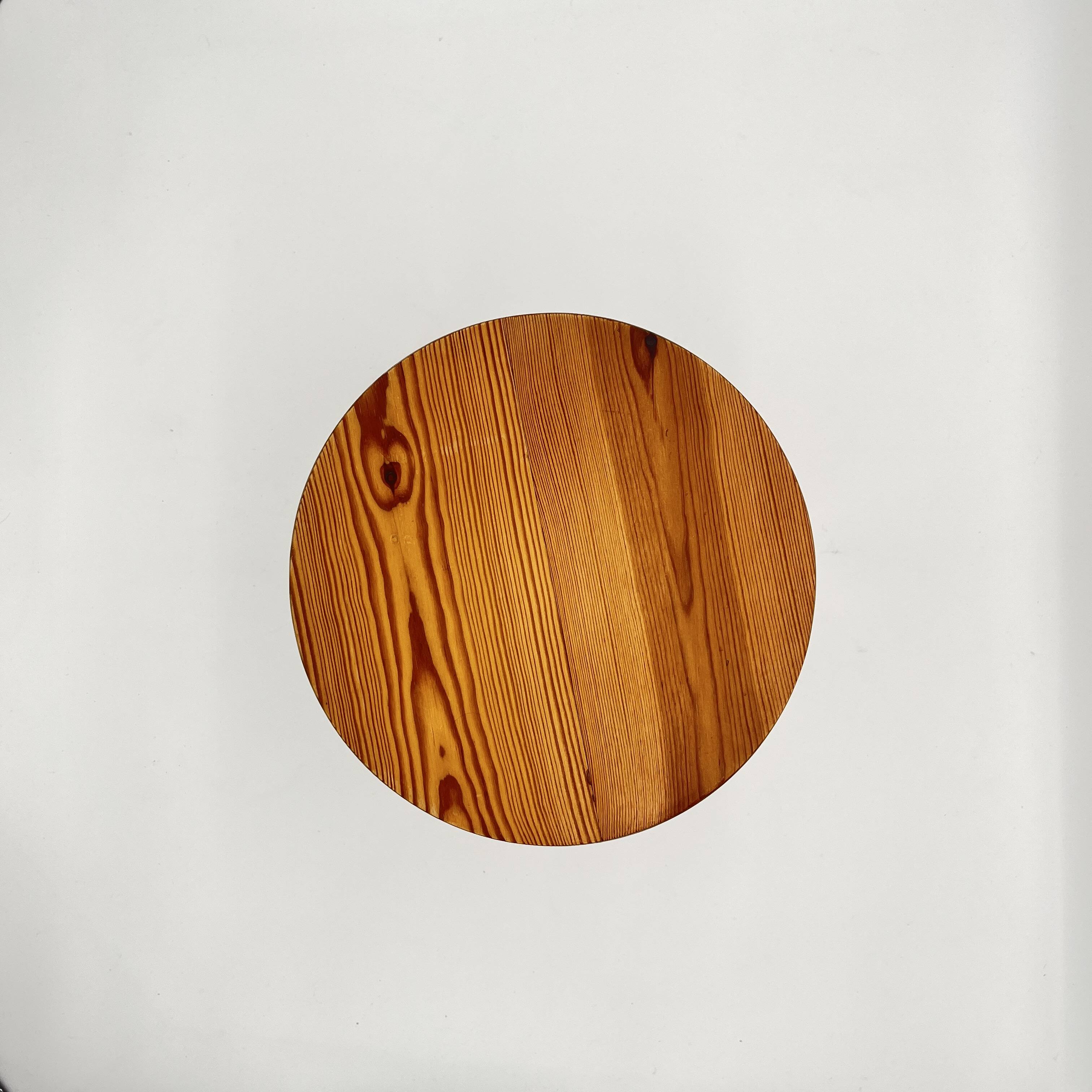 Tripod shepherd's stool in pine