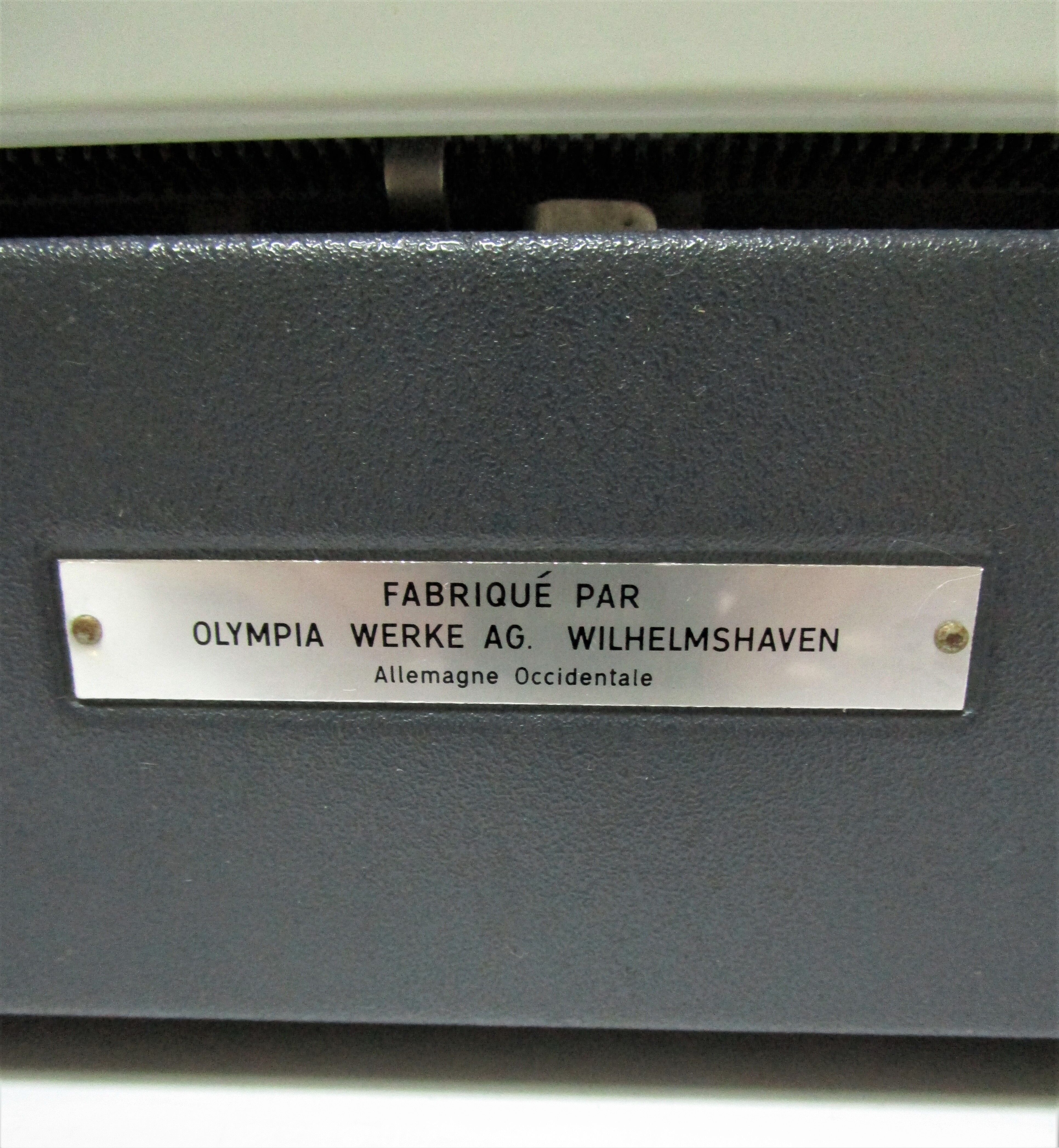 typewriter Olympia metal large cart A3 years 60