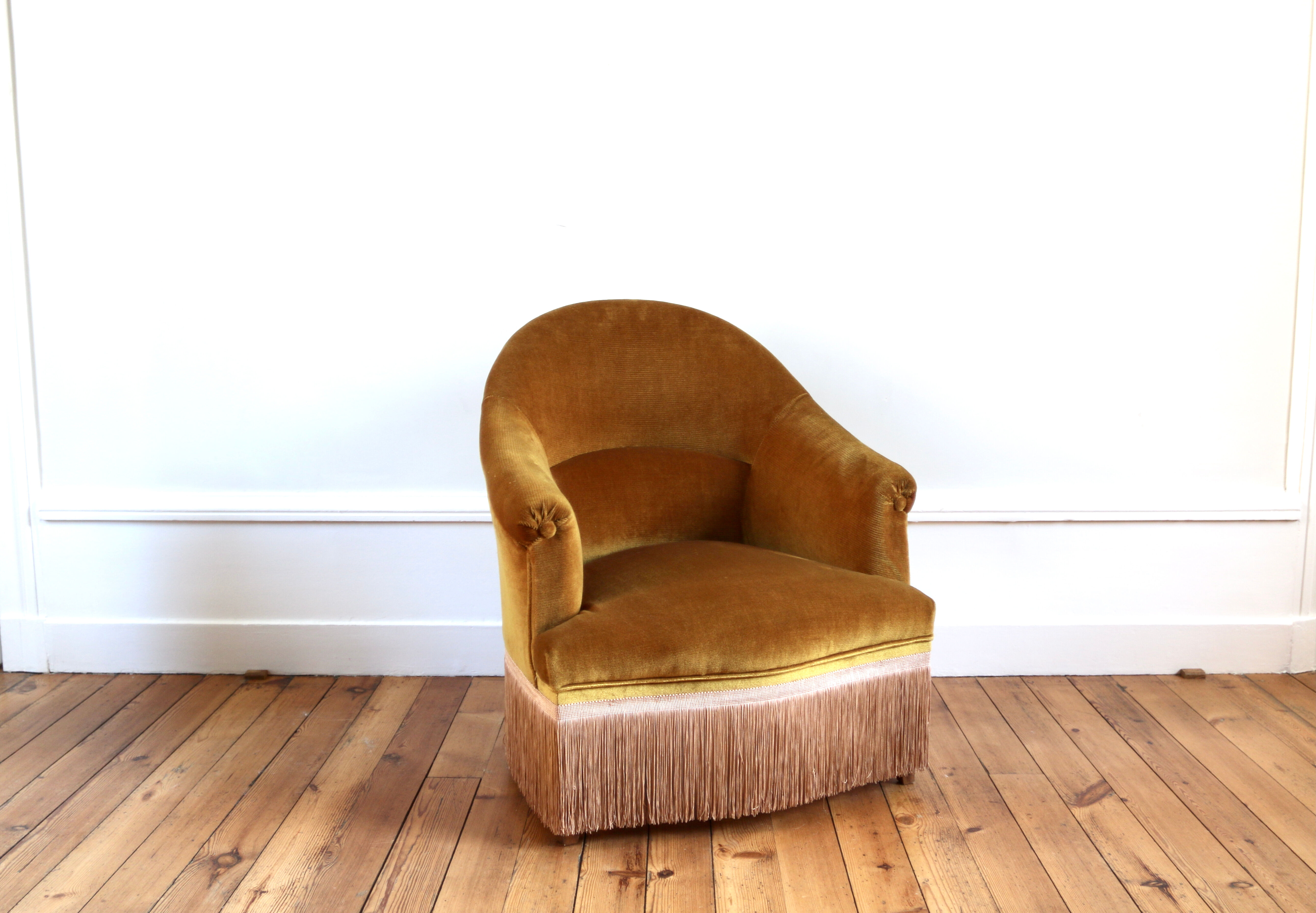 Pair of 1950 gold velvet toad chairs