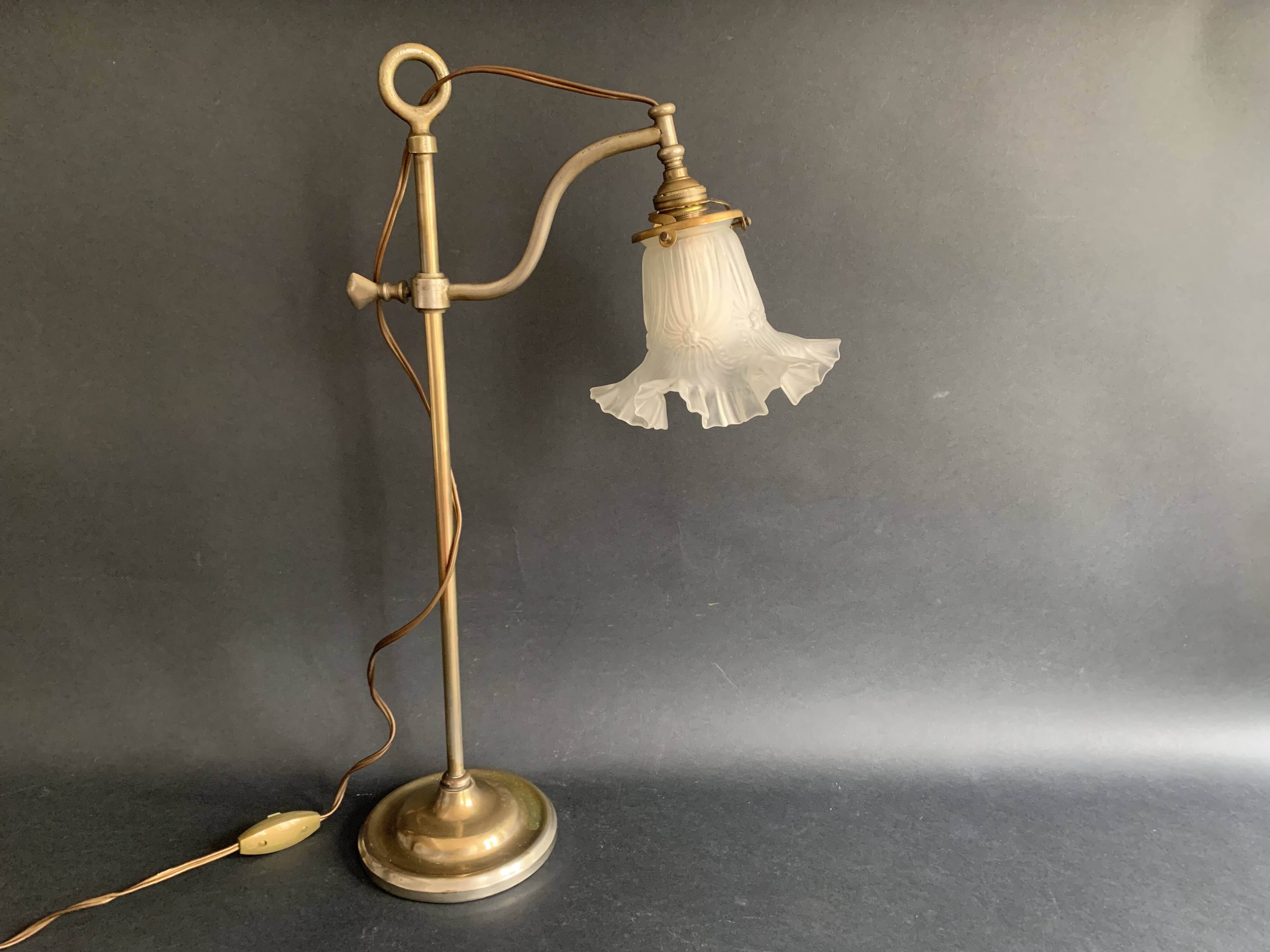Gooseneck lamp "rise and fall" in brass and glass tulip, 1900