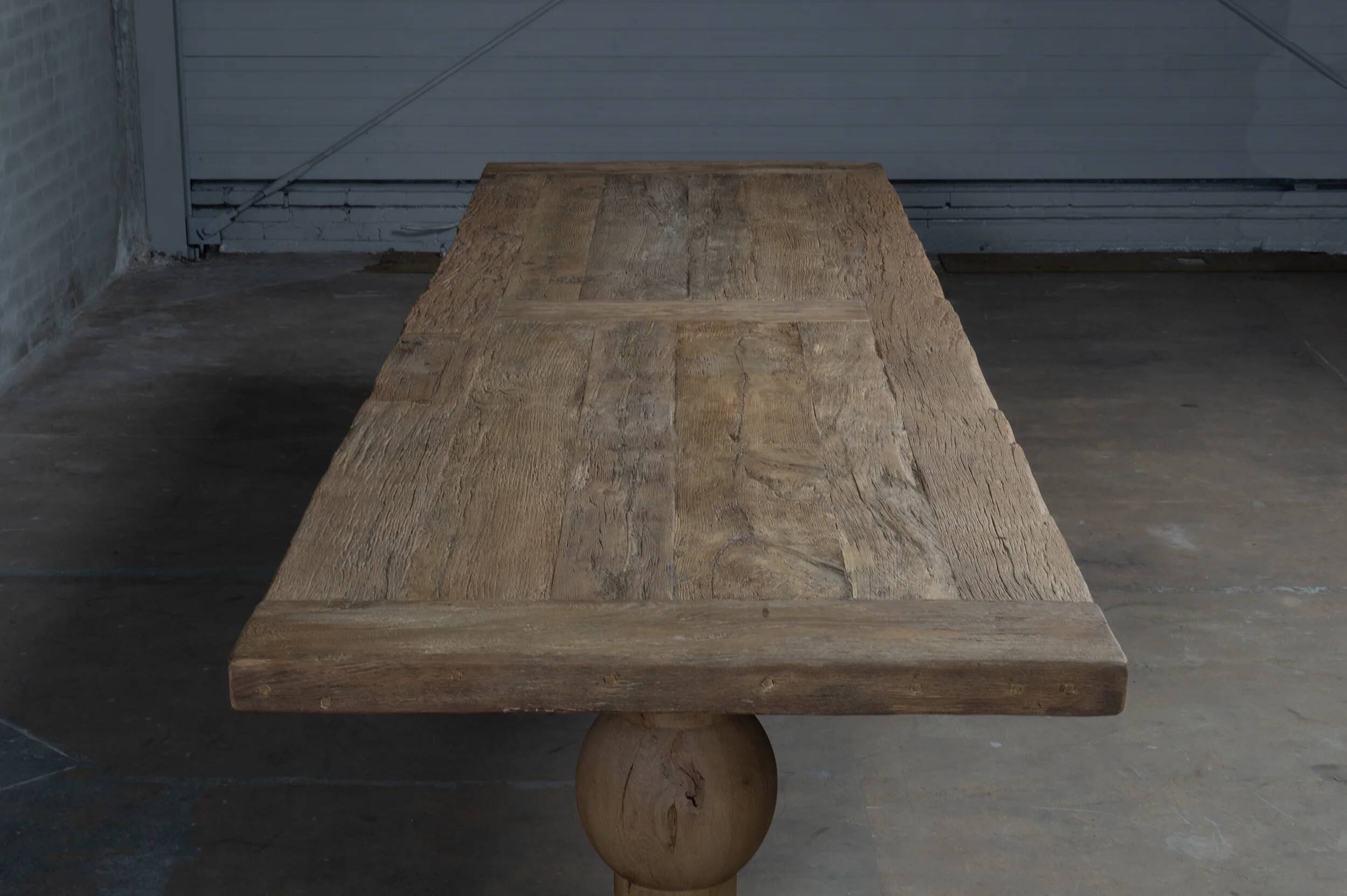 Grande table Monastère Soleil  en chêne massif – 300 cm – Finition patinée