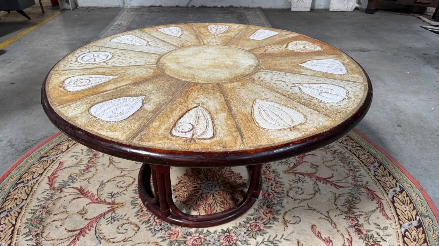 Table haute céramique et rotin vintage