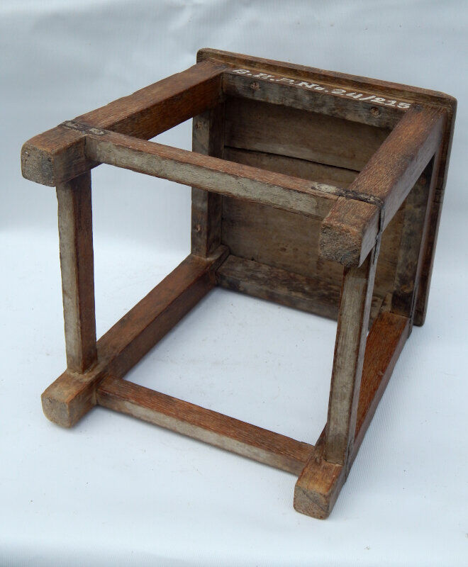 RestIng Stool Plant Old Teck Patina Brown 28.5x27x31cm
