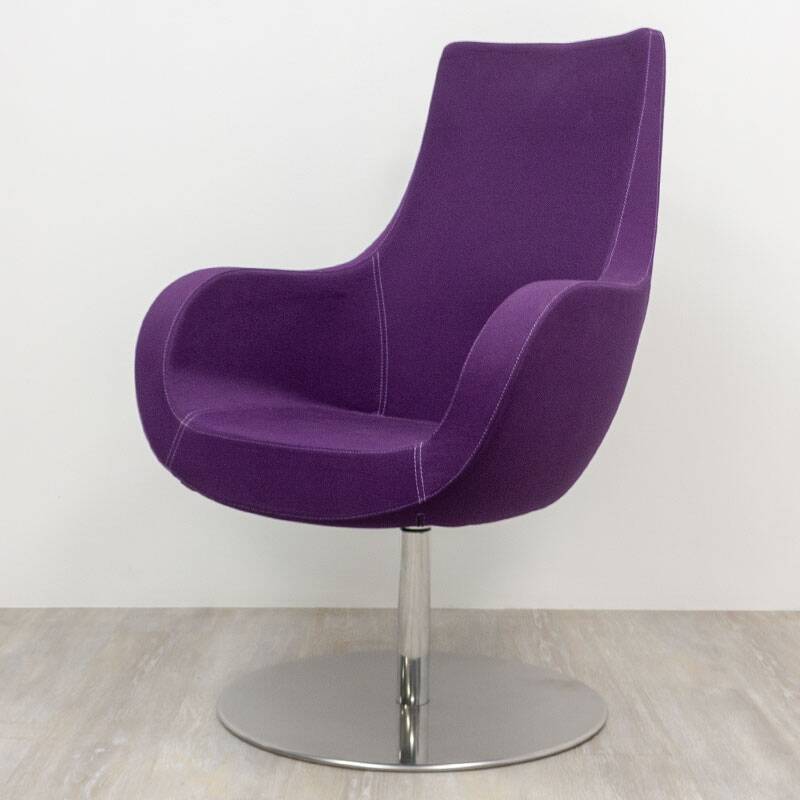 Victoria armchair from Leyform in purple fabric.