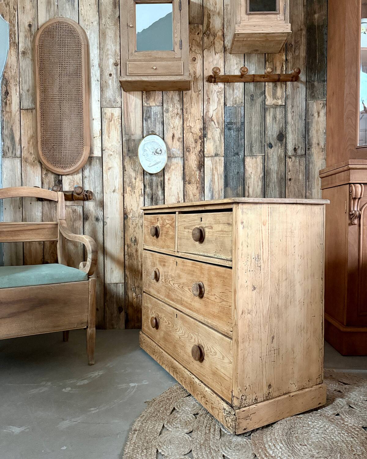 Antique English chest of drawers (renovated)