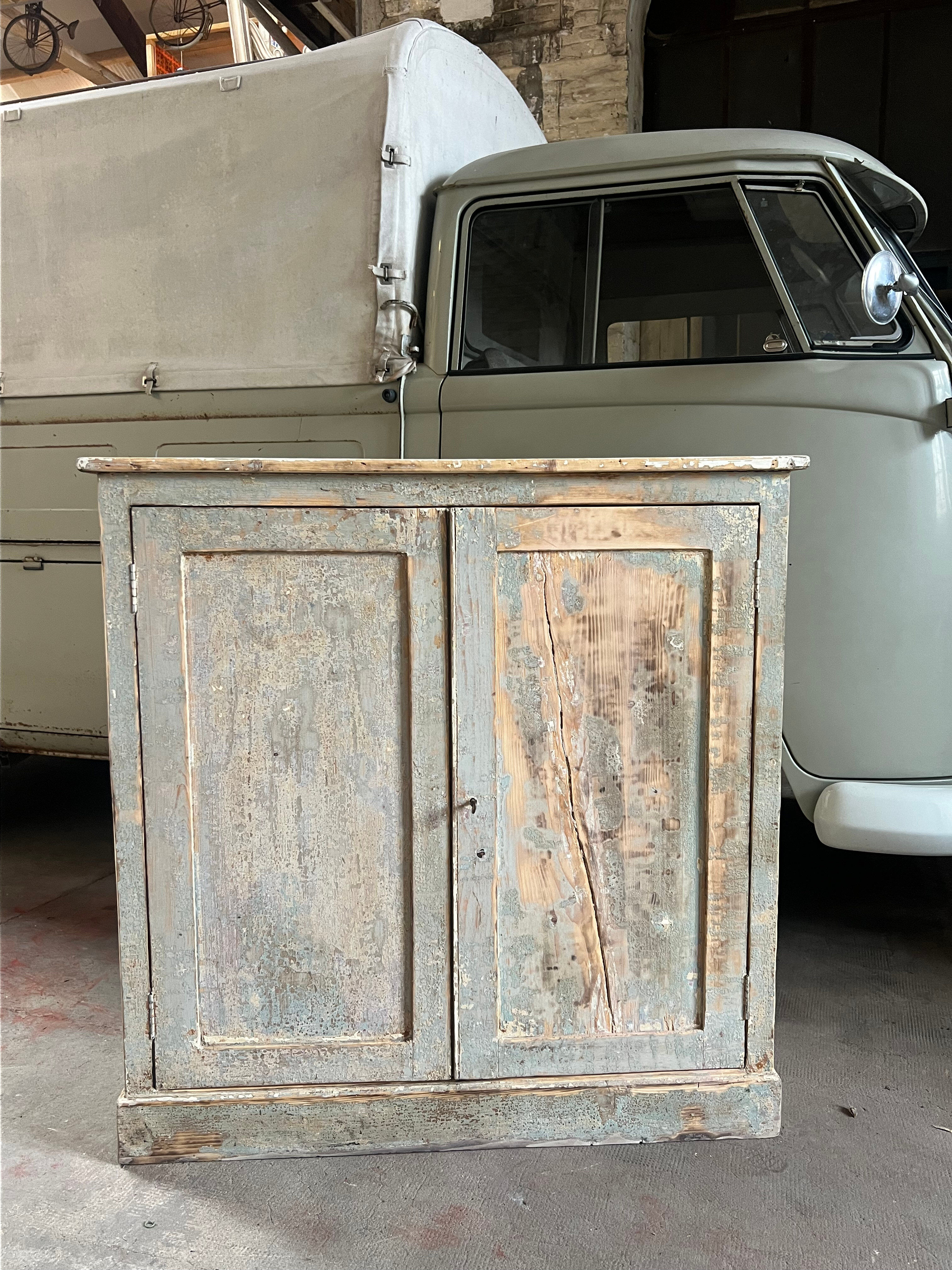 Buffet painted