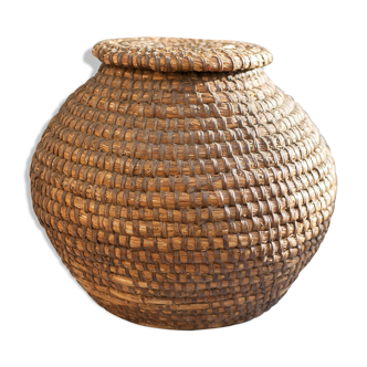 Basket vintage, "bourgne" basketry in straw