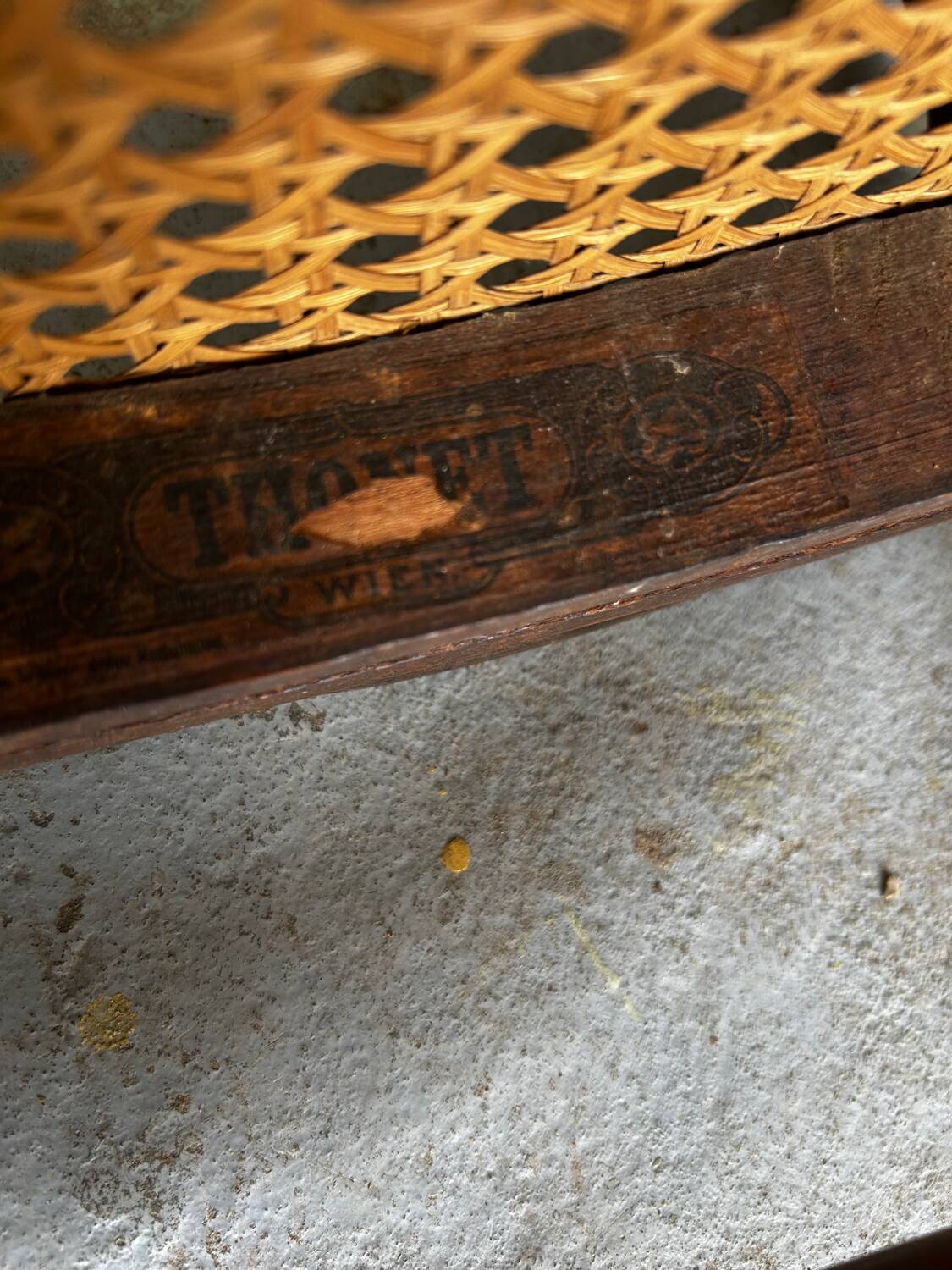 Fauteuil Thonet bois courbé et cannage – modèle bistrot