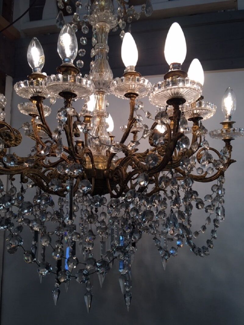 Lustre bronze ancien a pampilles cristal et verre 12 bras 18 lampes