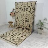 Moroccan Berber rug 305x136cm