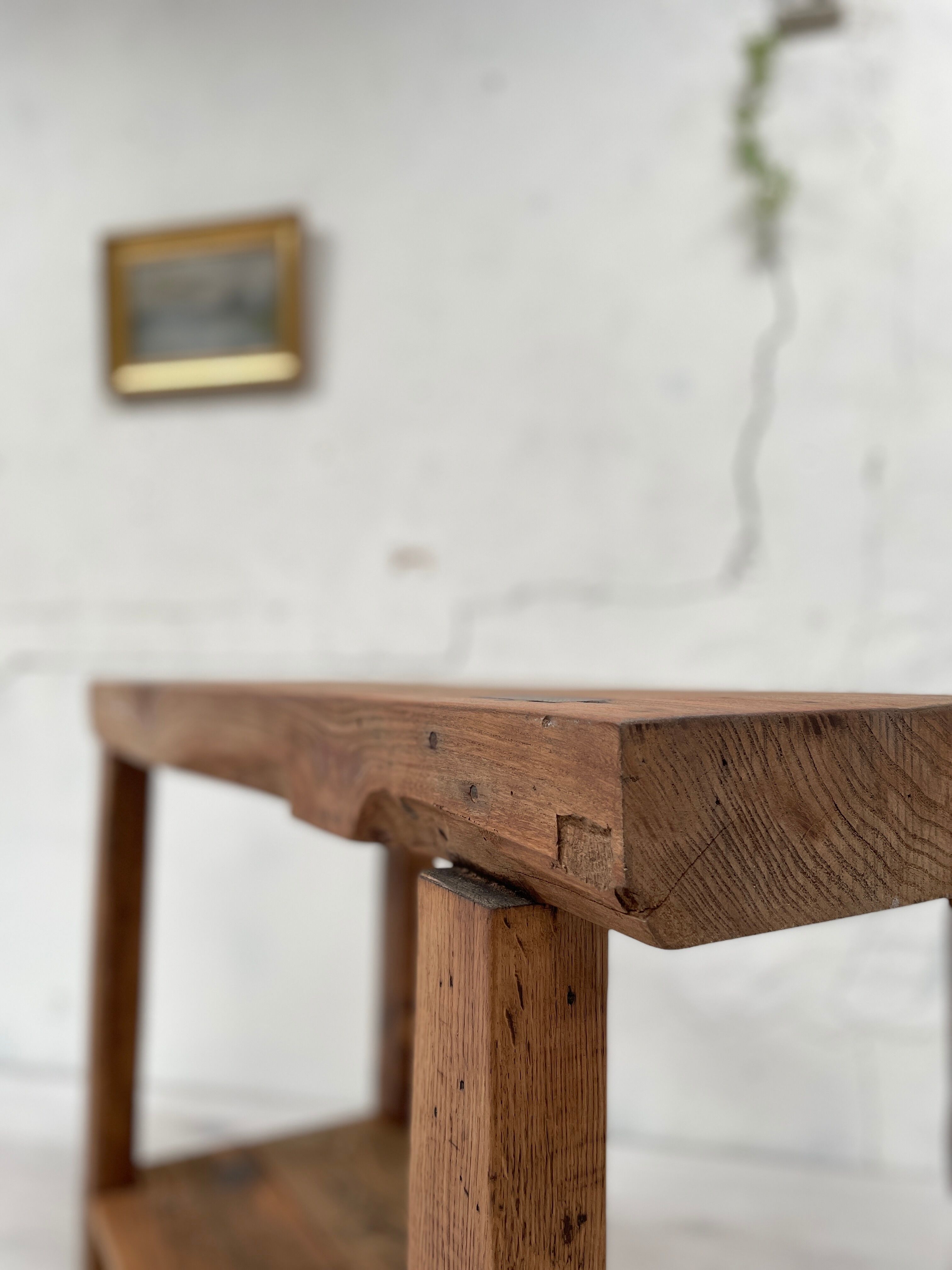 Establishment / console in raw wood