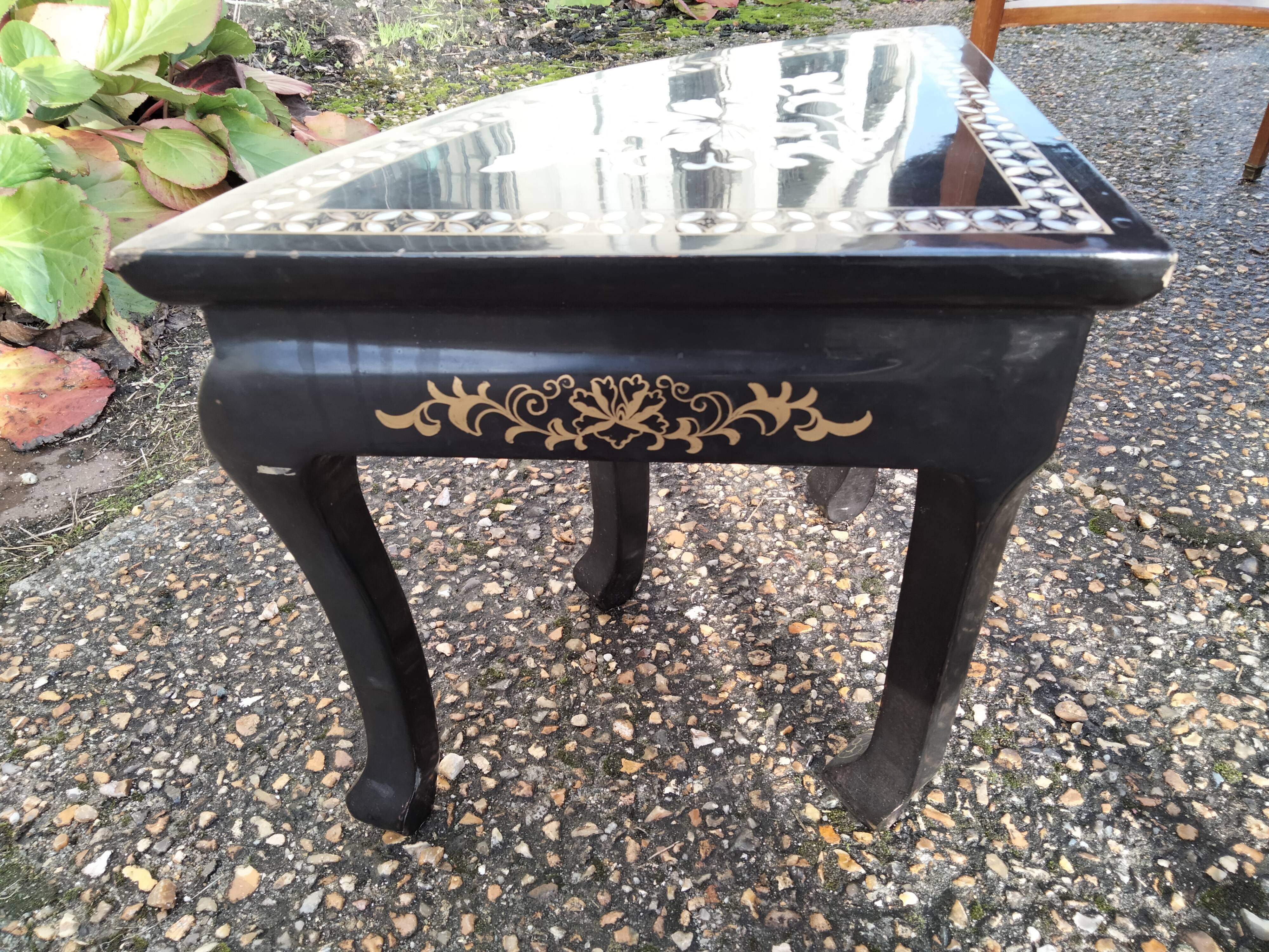 Coffee table Asian décor inlaid with vintage antique mother-of-pearl