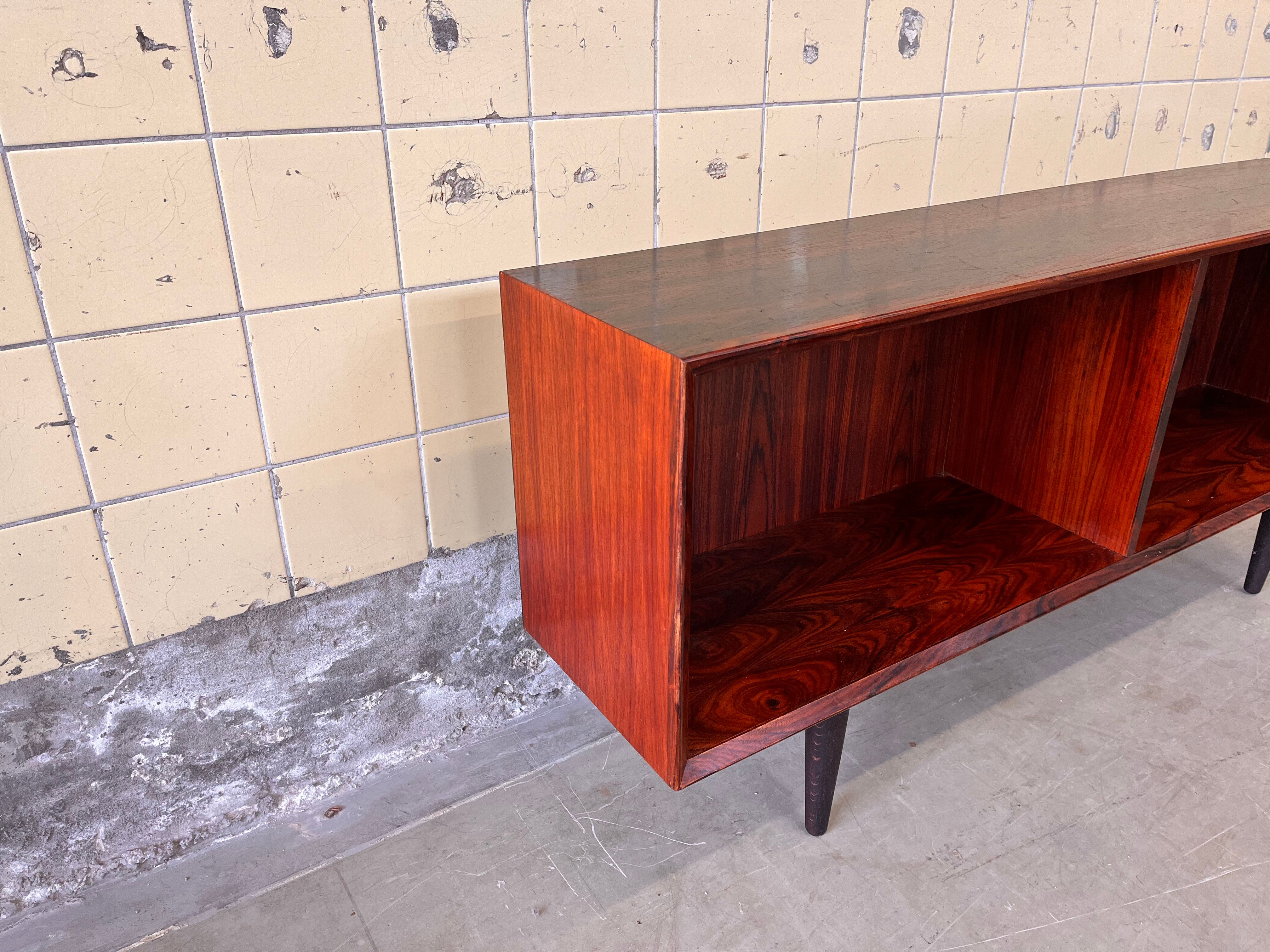 Cabinet en bois de rose par E. Brouer