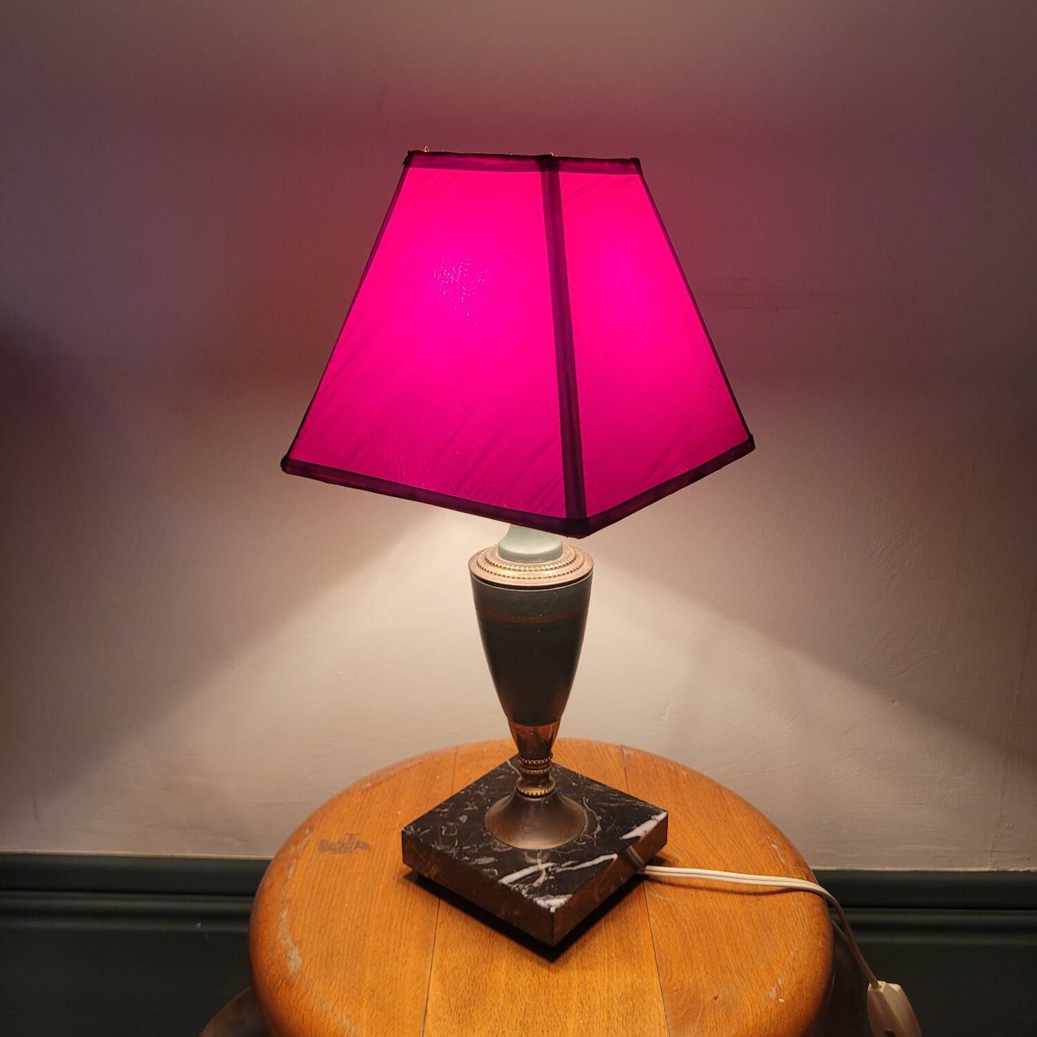 Vintage 1960s lamp – black veined marble and decorated metal