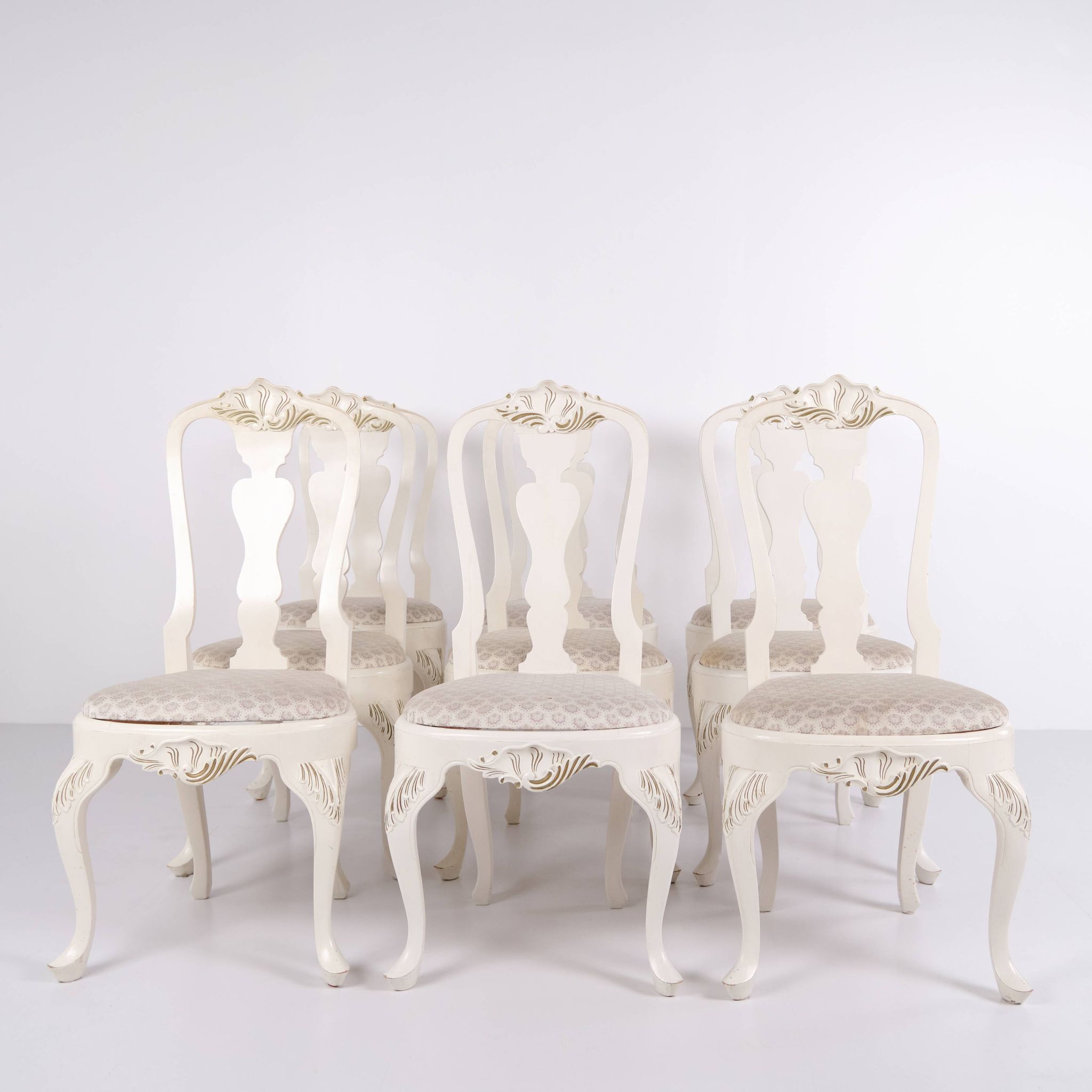Set of six dining chairs - Neo Rococo style - white painted with decorative details - 1920s