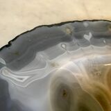 Empty pockets in agate