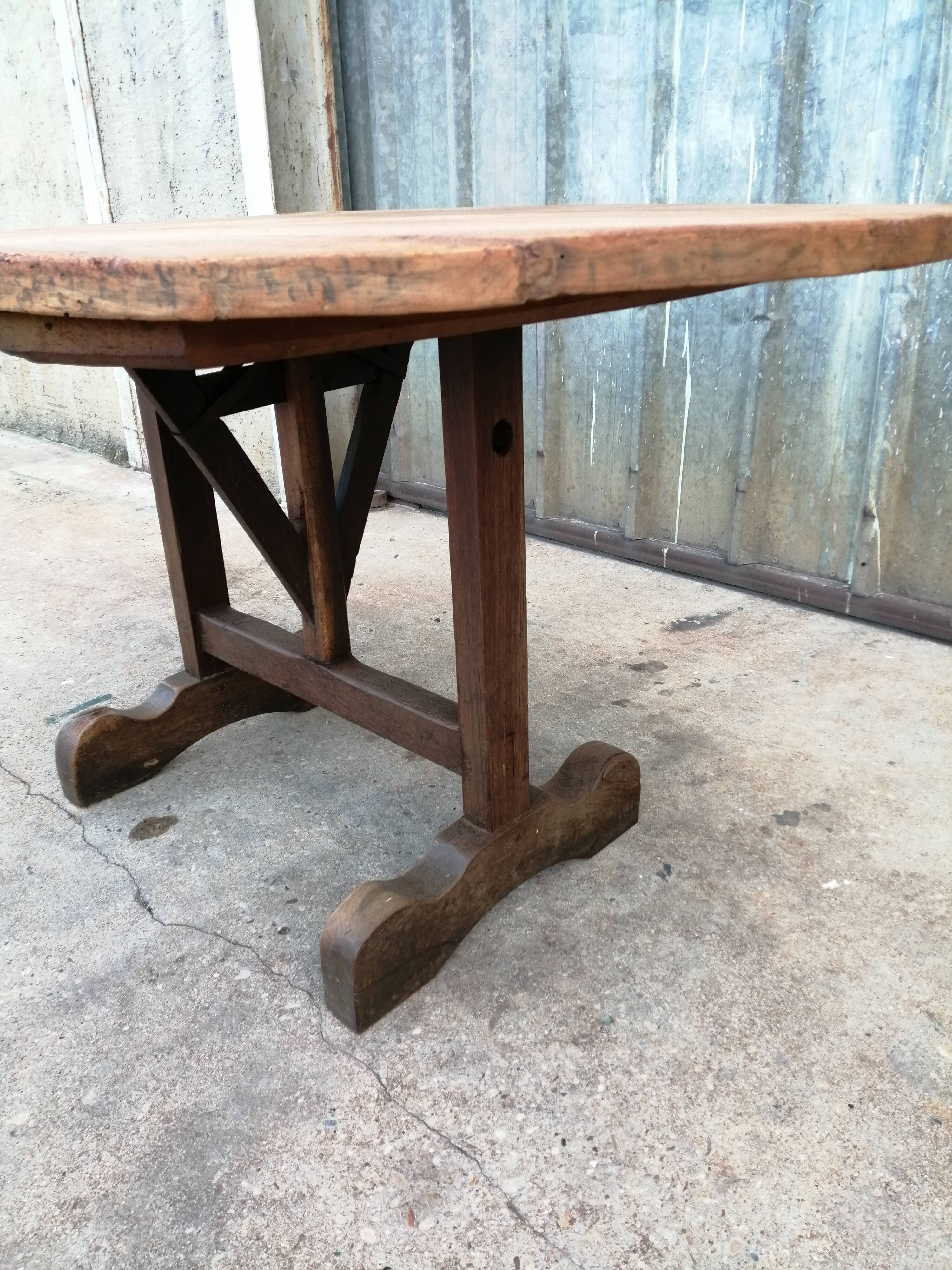 Oval winegrower's table in pine small model