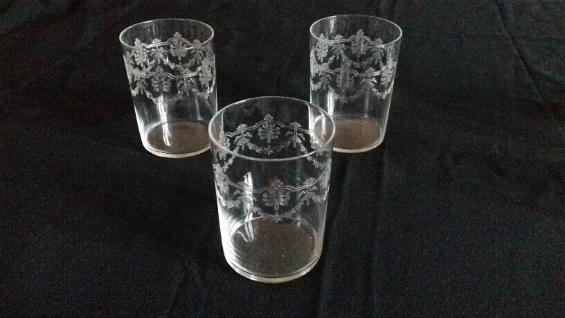 Set 6 engraved glasses